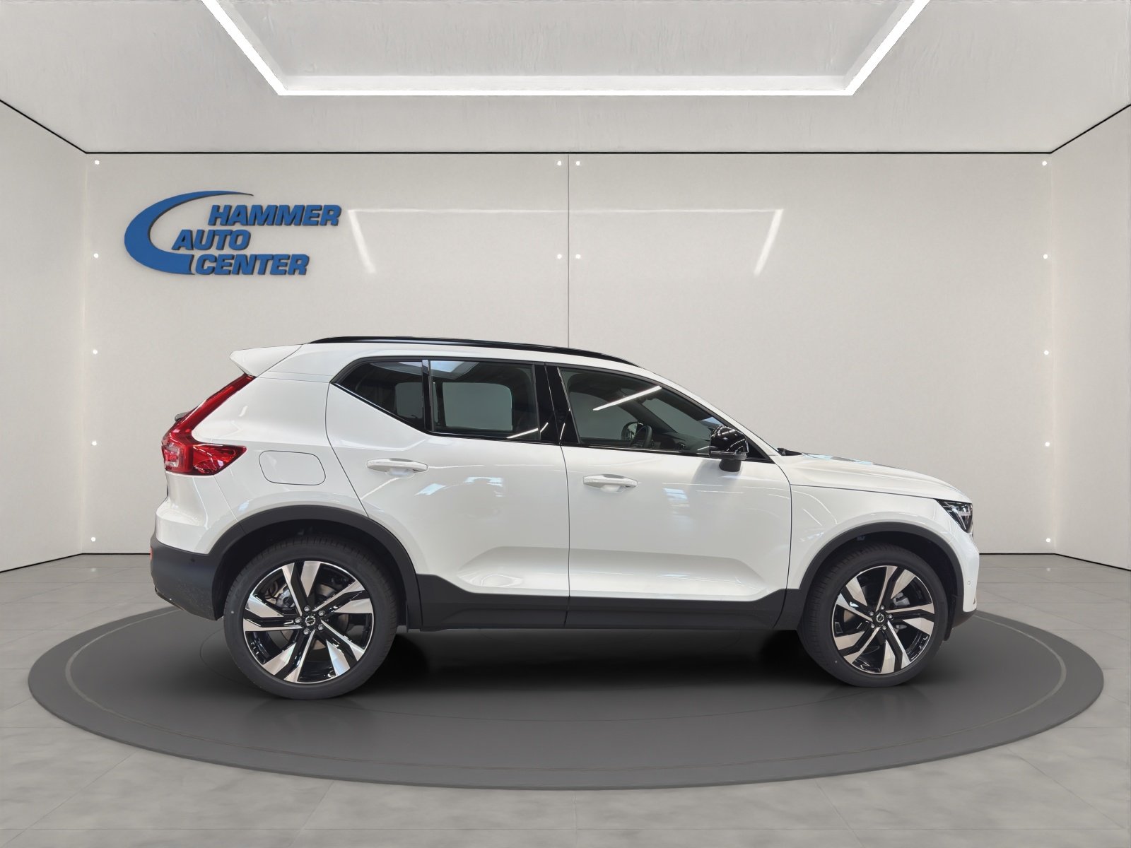 VOLVO XC40 2.0 B4 MH Ultra Dark, Mild-Hybrid Petrol/Electric, New car, Automatic - 4