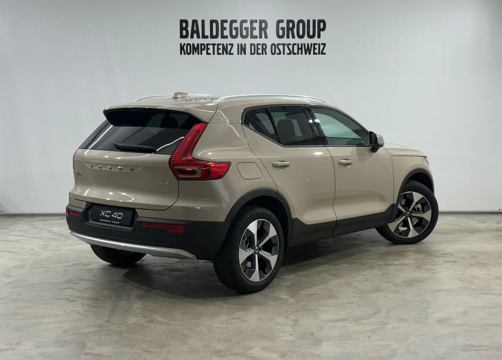 VOLVO XC40 2.0 B3 MH Core, Hybride Intégral Essence/Électricité, Voiture nouvelle, Automatique - 3
