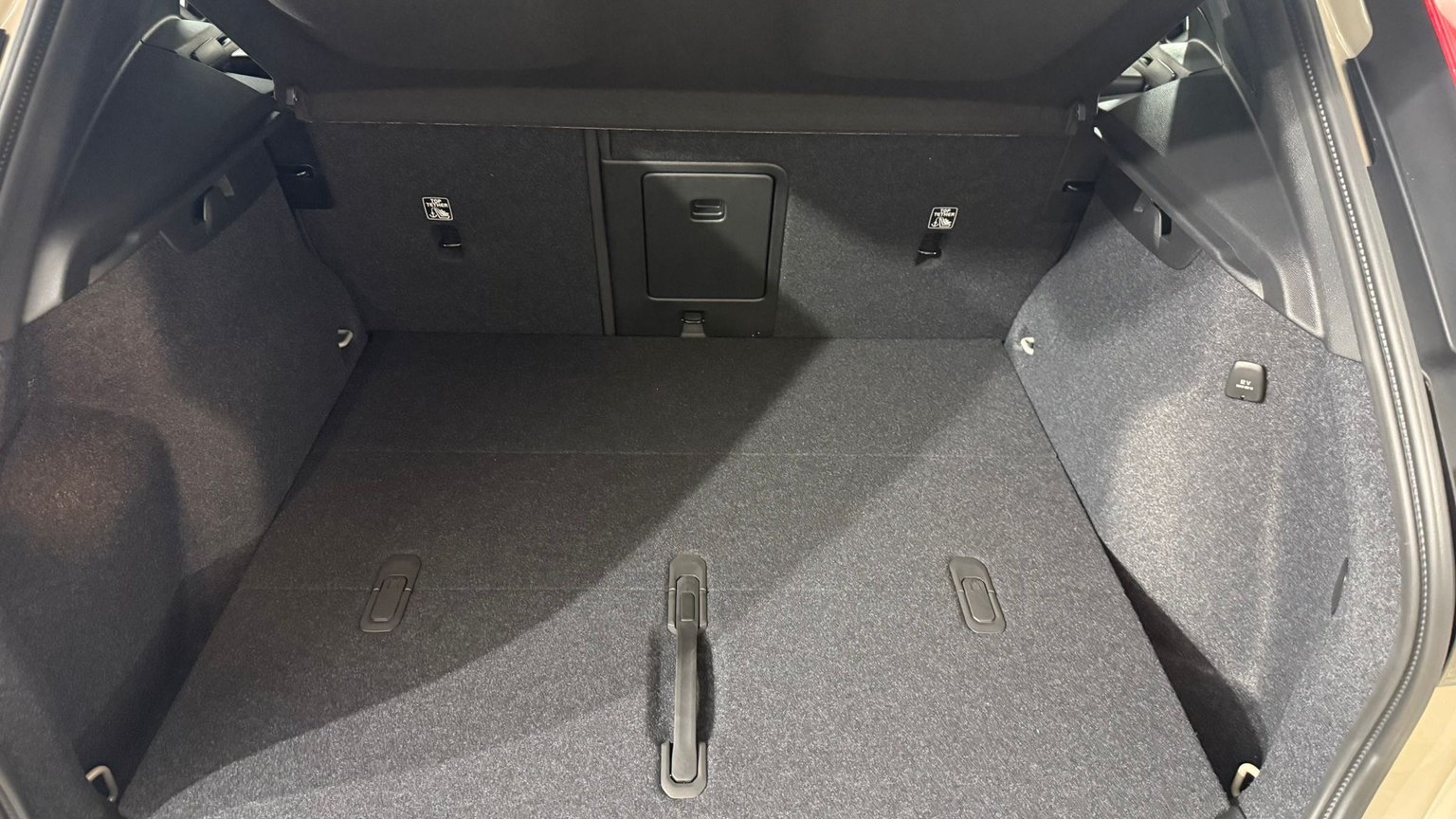 VOLVO XC40 2.0 B3 MH Core, Hybride Intégral Essence/Électricité, Voiture nouvelle, Automatique - 7
