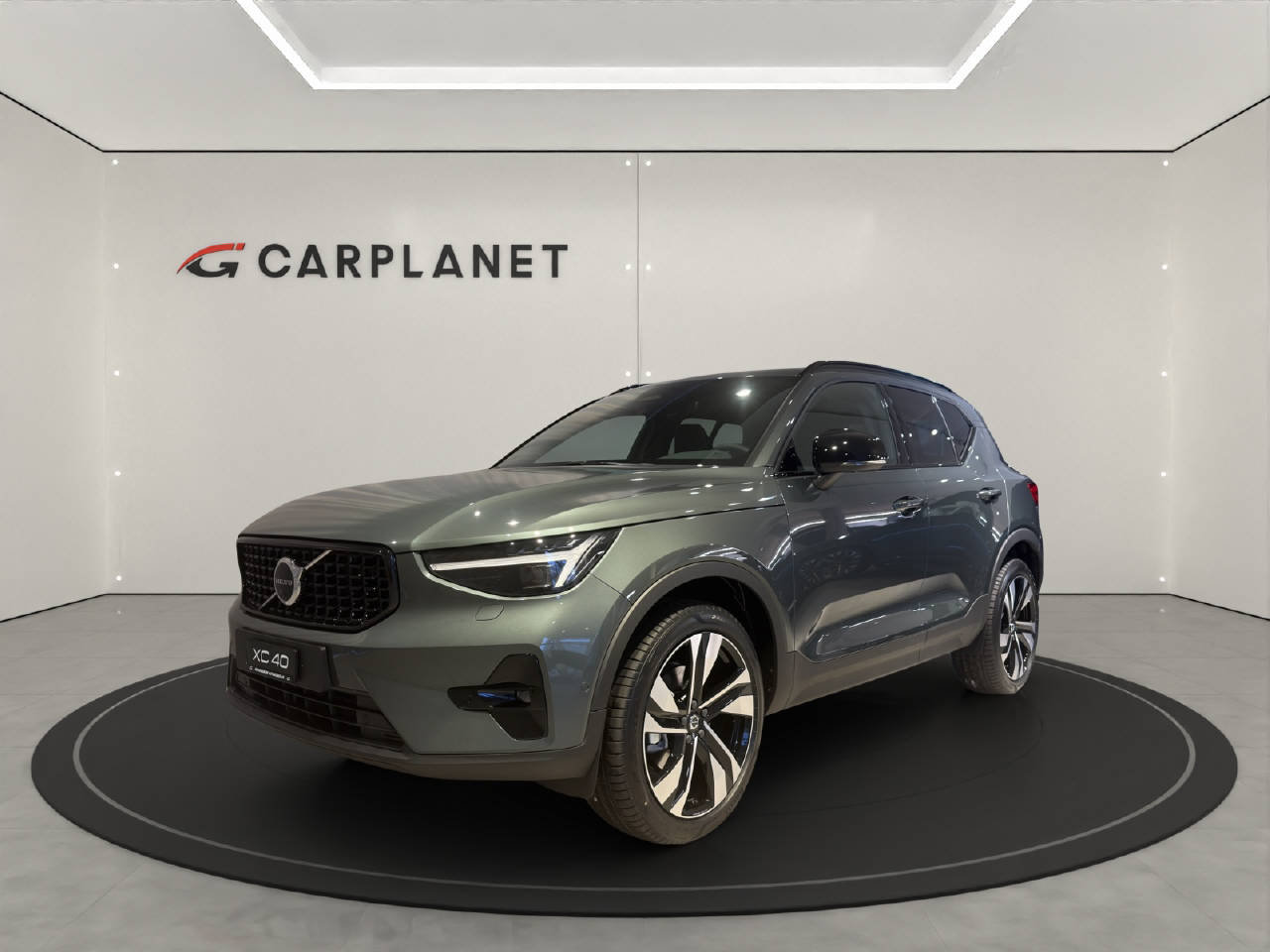 VOLVO XC40 2.0 B3 MH Plus Dark