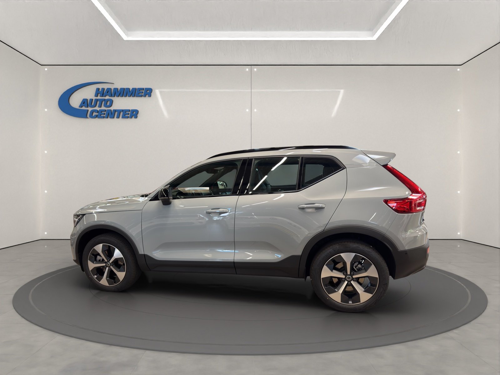 VOLVO XC40 2.0 B4 MH Ultra Dark, Mild-Hybrid Petrol/Electric, New car, Automatic - 5