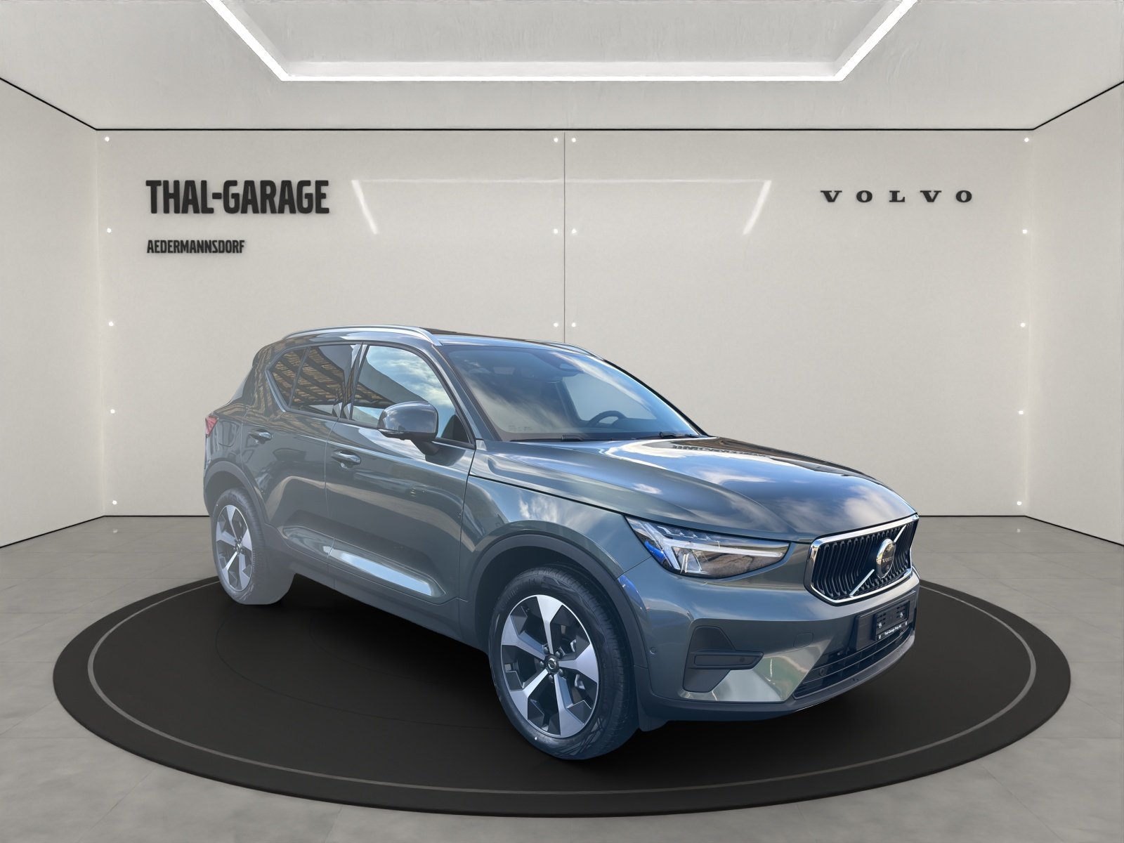 VOLVO XC40 2.0 B3 MH XCITE, Mild-Hybrid Petrol/Electric, New car, Automatic - 3