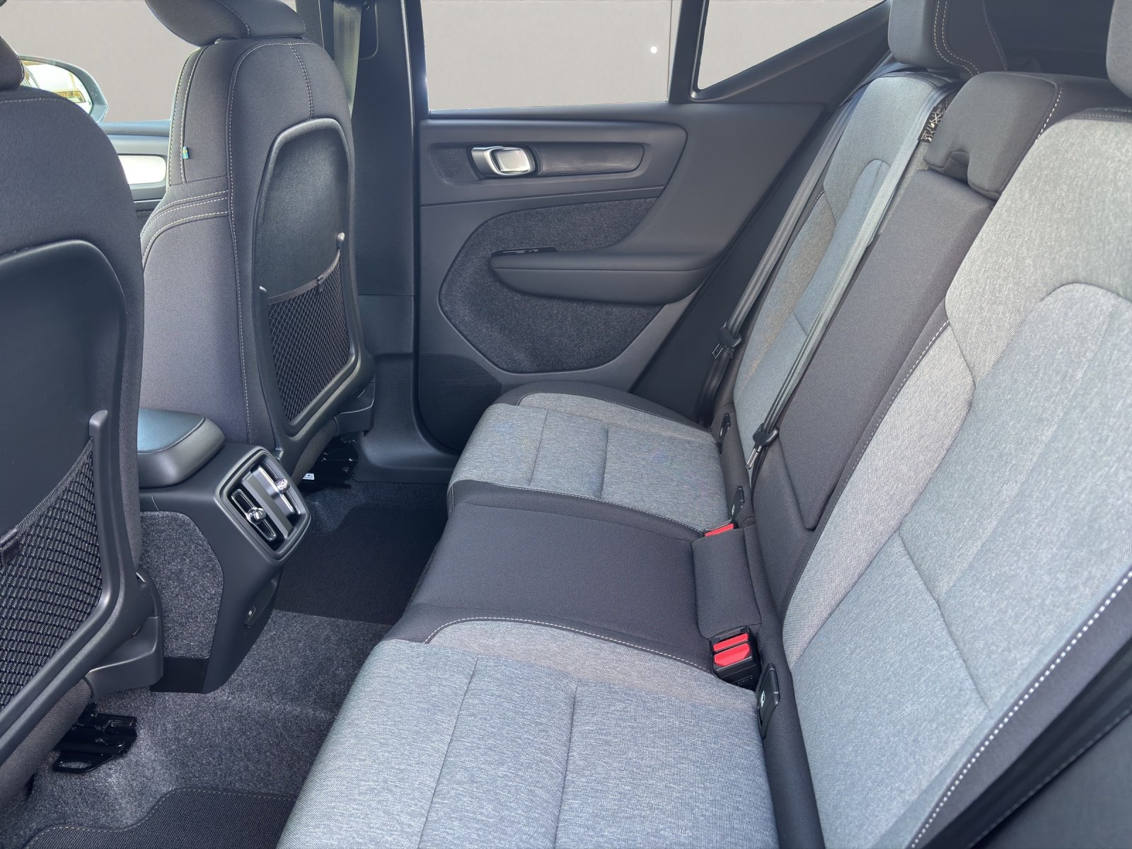 VOLVO XC40 2.0 B3 MH XCITE, Mild-Hybrid Petrol/Electric, New car, Automatic - 7