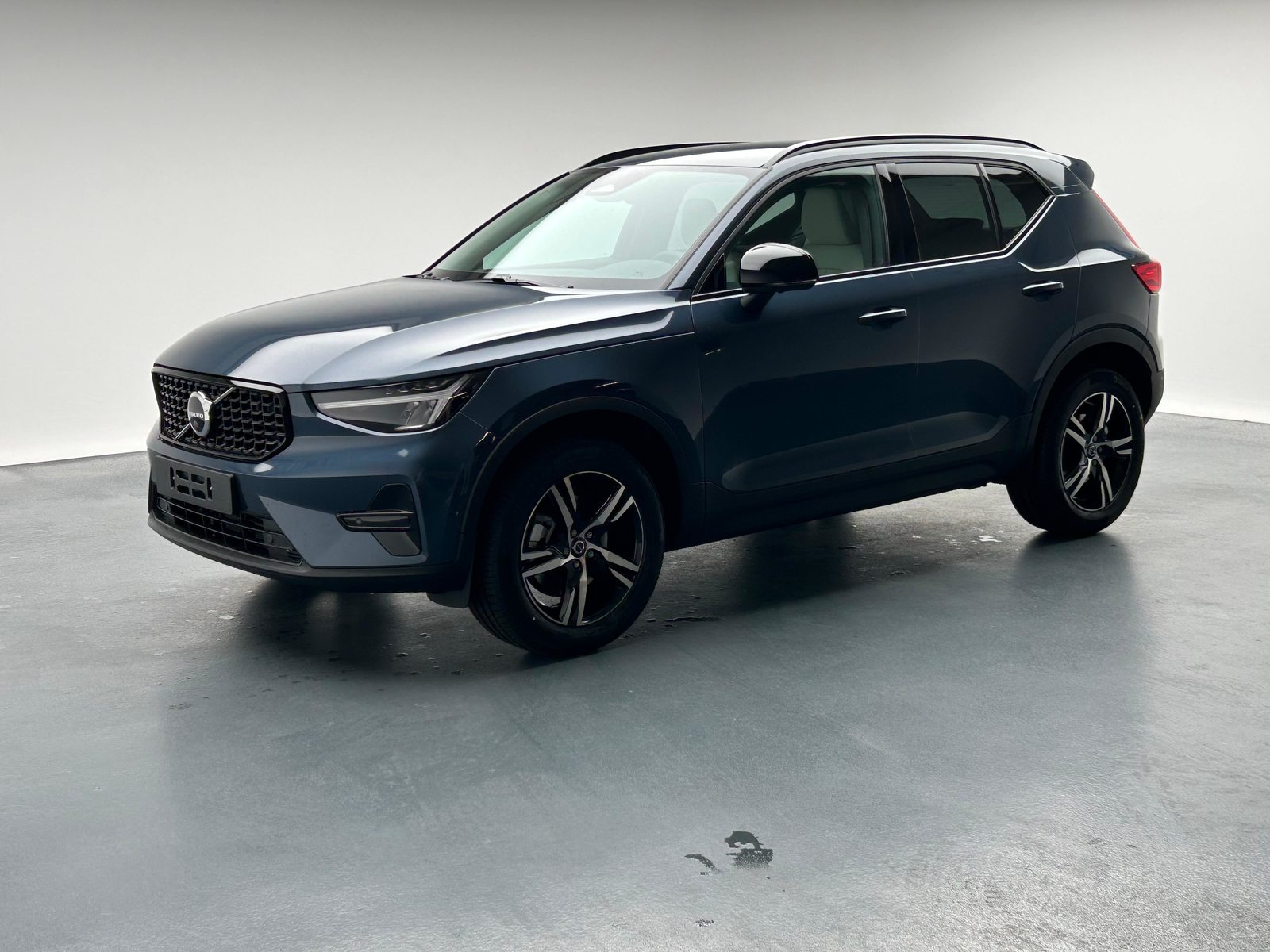 VOLVO XC40 2.0 B4 MH Plus Dark, Hybride Léger Essence/Électricité, Voiture nouvelle, Automatique - 2