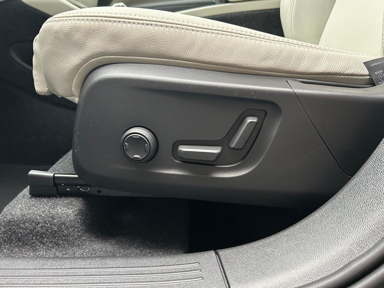 VOLVO XC40 2.0 B4 MH Plus Dark, Hybride Léger Essence/Électricité, Voiture nouvelle, Automatique - 5