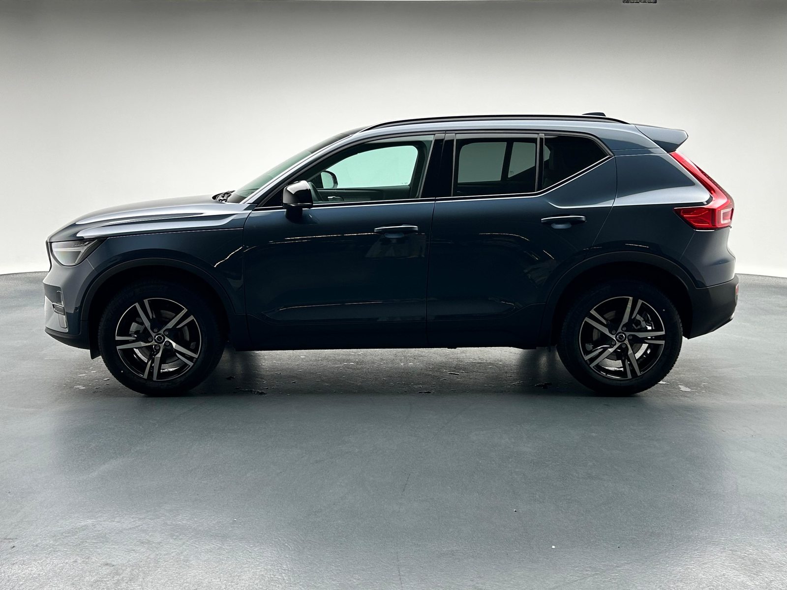 VOLVO XC40 2.0 B4 MH Plus Dark, Hybride Léger Essence/Électricité, Voiture nouvelle, Automatique - 6