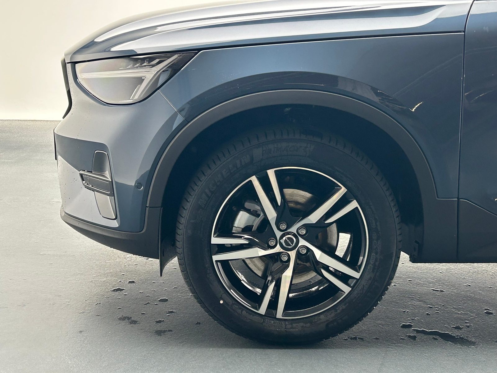 VOLVO XC40 2.0 B4 MH Plus Dark, Hybride Léger Essence/Électricité, Voiture nouvelle, Automatique - 7