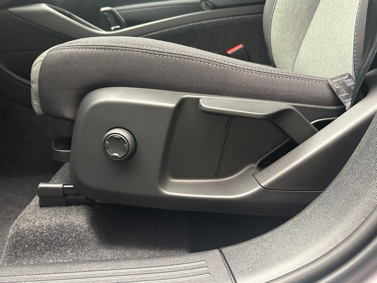 VOLVO XC40 2.0 B3 MH XCITE, Mild-Hybrid Benzin/Elektro, Neuwagen, Automatik - 4