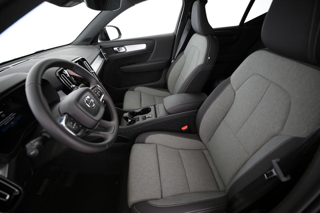 VOLVO XC40 2.0 B3 MH Core, Mild-Hybrid Petrol/Electric, New car, Automatic - 5