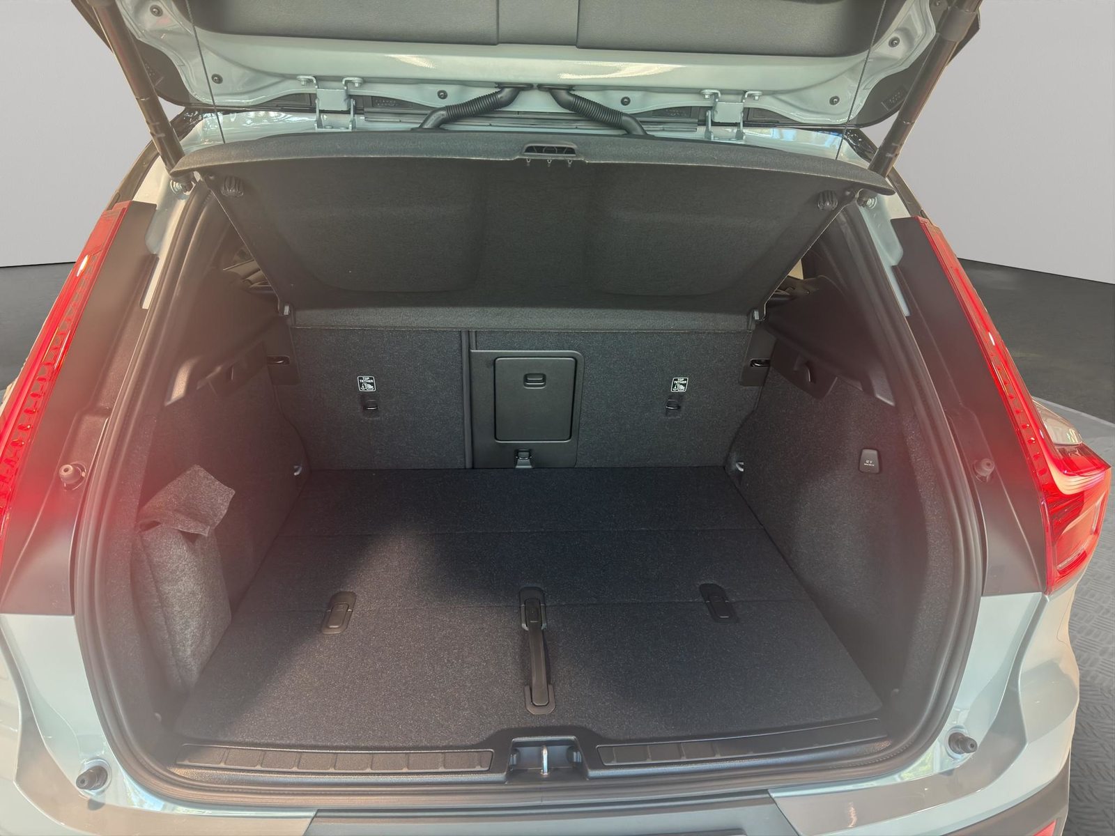 VOLVO XC40 2.0 B4 MH Ultra Black Edition, Hybride Léger Essence/Électricité, Voiture nouvelle, Automatique - 5