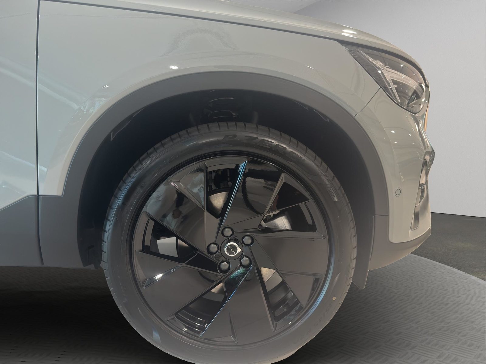 VOLVO XC40 2.0 B4 MH Ultra Black Edition, Hybride Léger Essence/Électricité, Voiture nouvelle, Automatique - 7