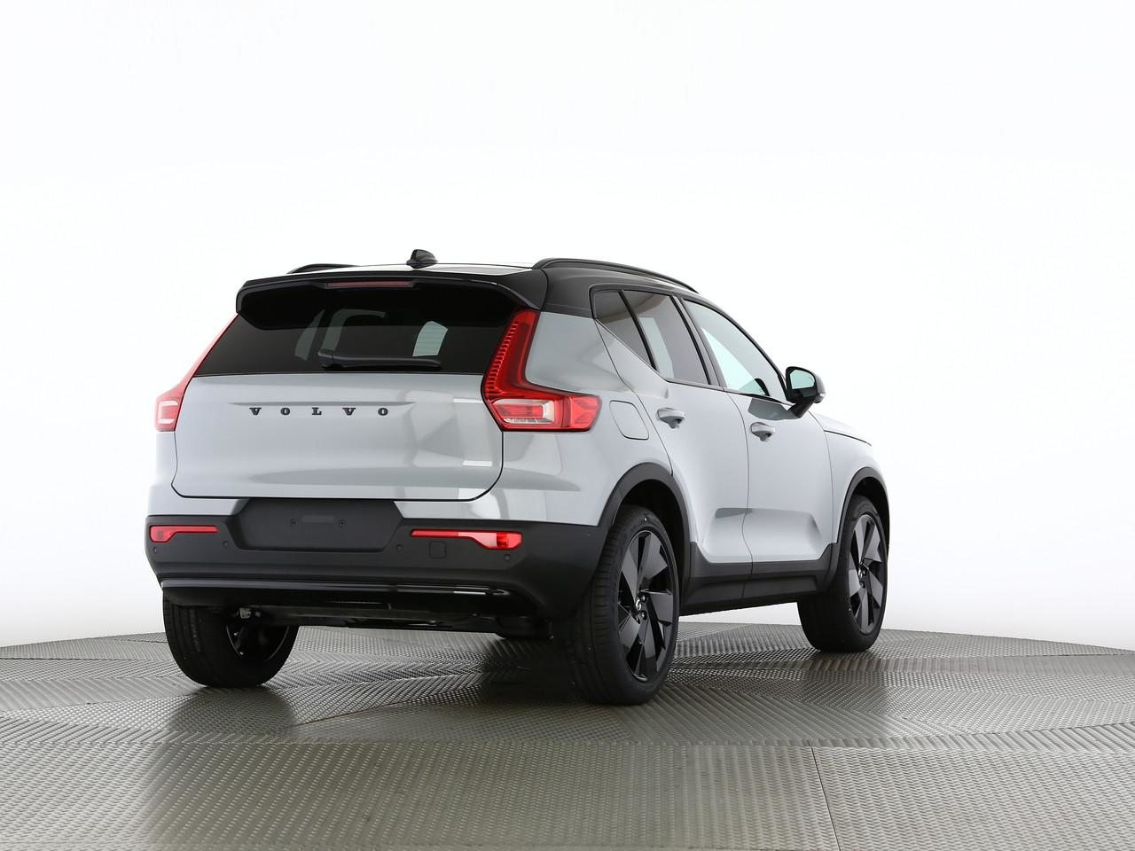 VOLVO XC40 2.0 B4 MH Black Edition, Mild-Hybrid Benzin/Elektro, Neuwagen, Automatik - 2