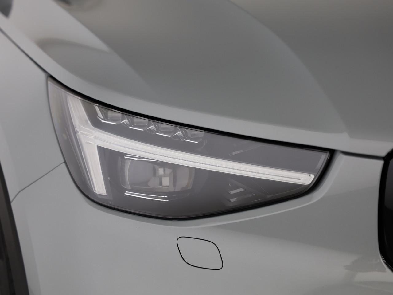 VOLVO XC40 2.0 B4 MH Black Edition, Mild-Hybrid Benzin/Elektro, Neuwagen, Automatik - 6