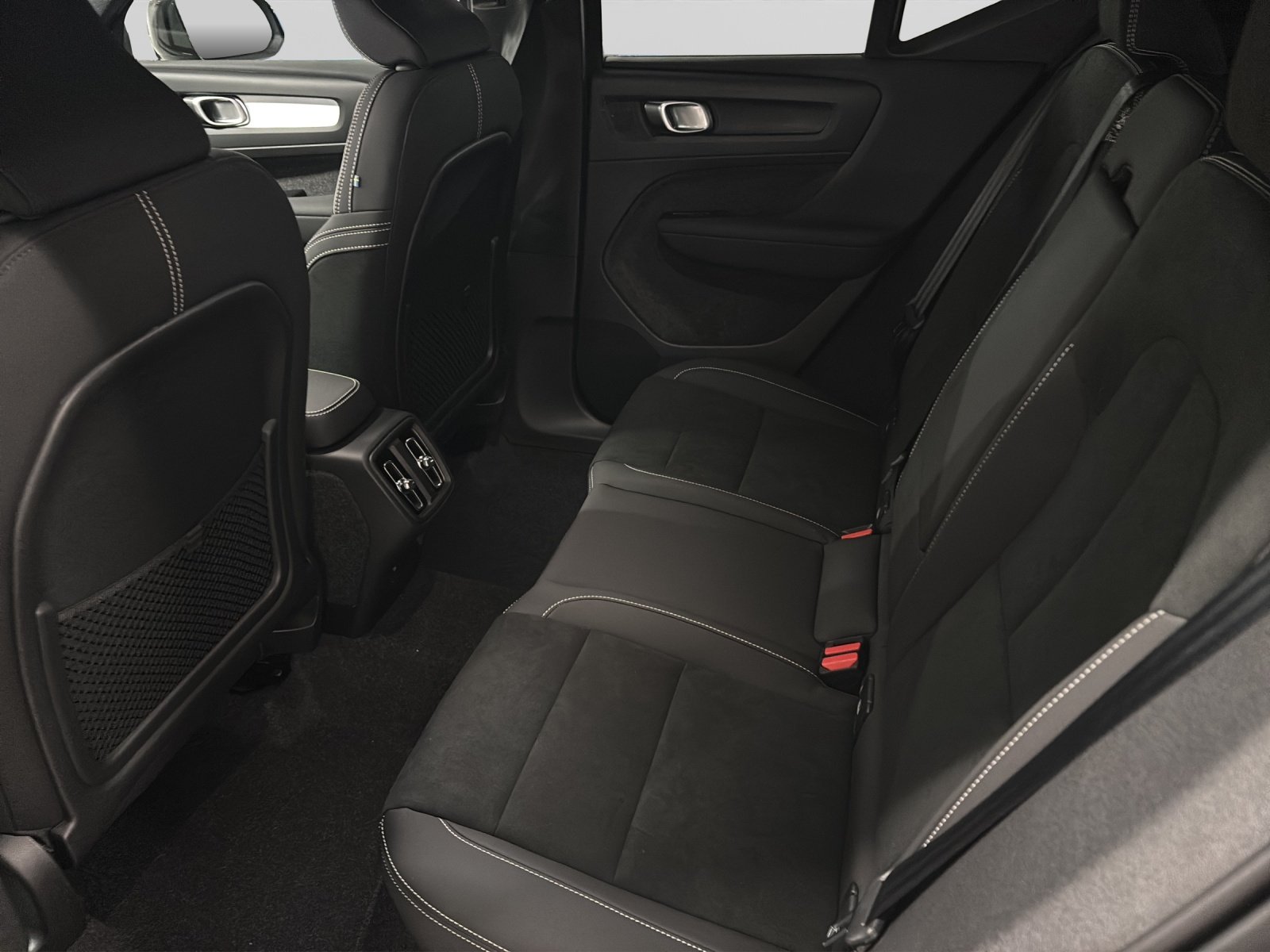 VOLVO XC40 2.0 B3 MH Plus Dark, Hybride Léger Essence/Électricité, Voiture nouvelle, Automatique - 5