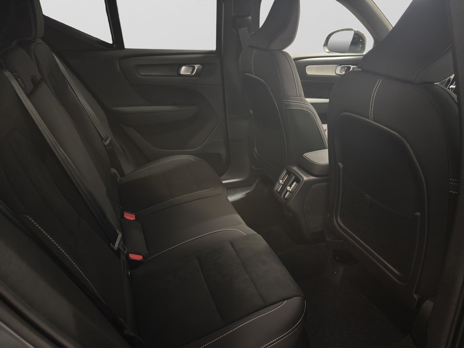 VOLVO XC40 2.0 B3 MH Plus Dark, Hybride Léger Essence/Électricité, Voiture nouvelle, Automatique - 6