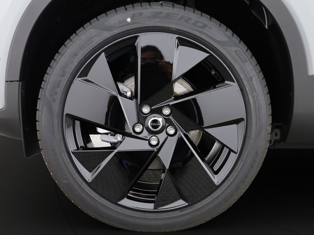 VOLVO XC40 2.0 B4 MH Black Edition, Mild-Hybrid Benzin/Elektro, Neuwagen, Automatik - 4