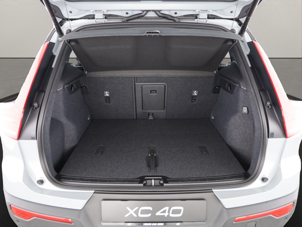 VOLVO XC40 2.0 B4 MH Black Edition, Mild-Hybrid Benzin/Elektro, Neuwagen, Automatik - 5