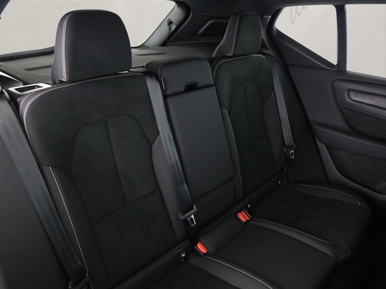 VOLVO XC40 2.0 B4 MH Black Edition, Mild-Hybrid Benzin/Elektro, Neuwagen, Automatik - 7