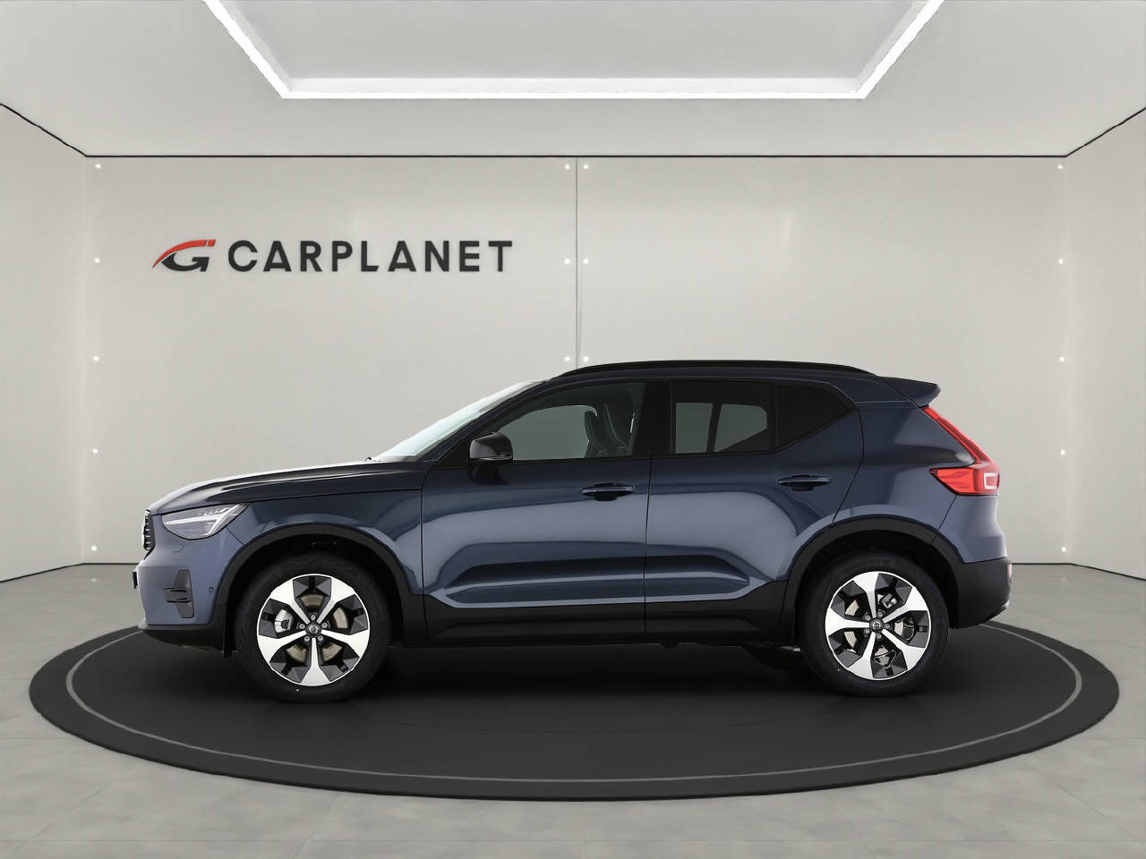 VOLVO XC40 2.0 B4 MH Ultra Dark, Mild-Hybrid Petrol/Electric, New car, Automatic - 2