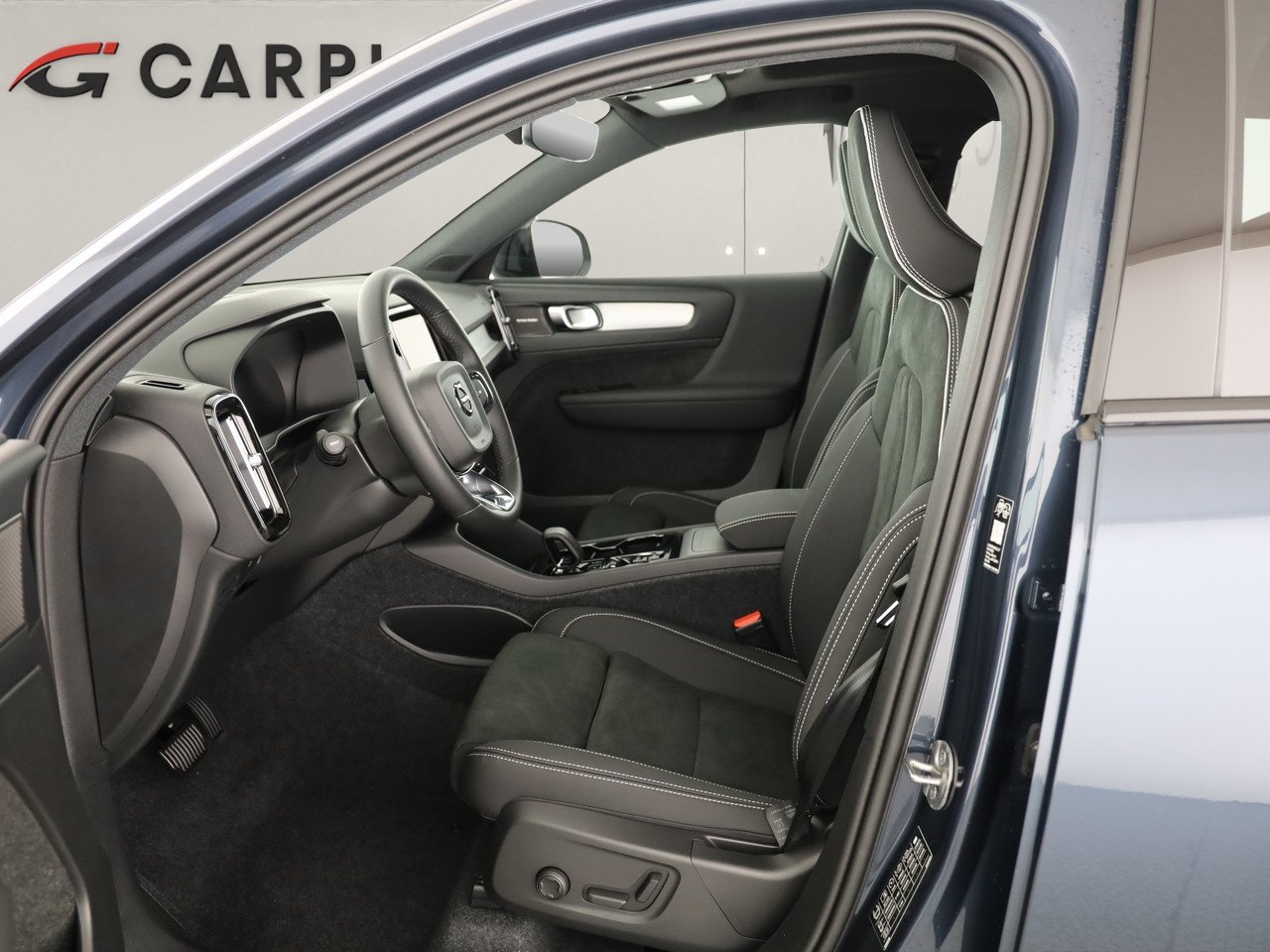 VOLVO XC40 2.0 B4 MH Ultra Dark, Mild-Hybrid Petrol/Electric, New car, Automatic - 6