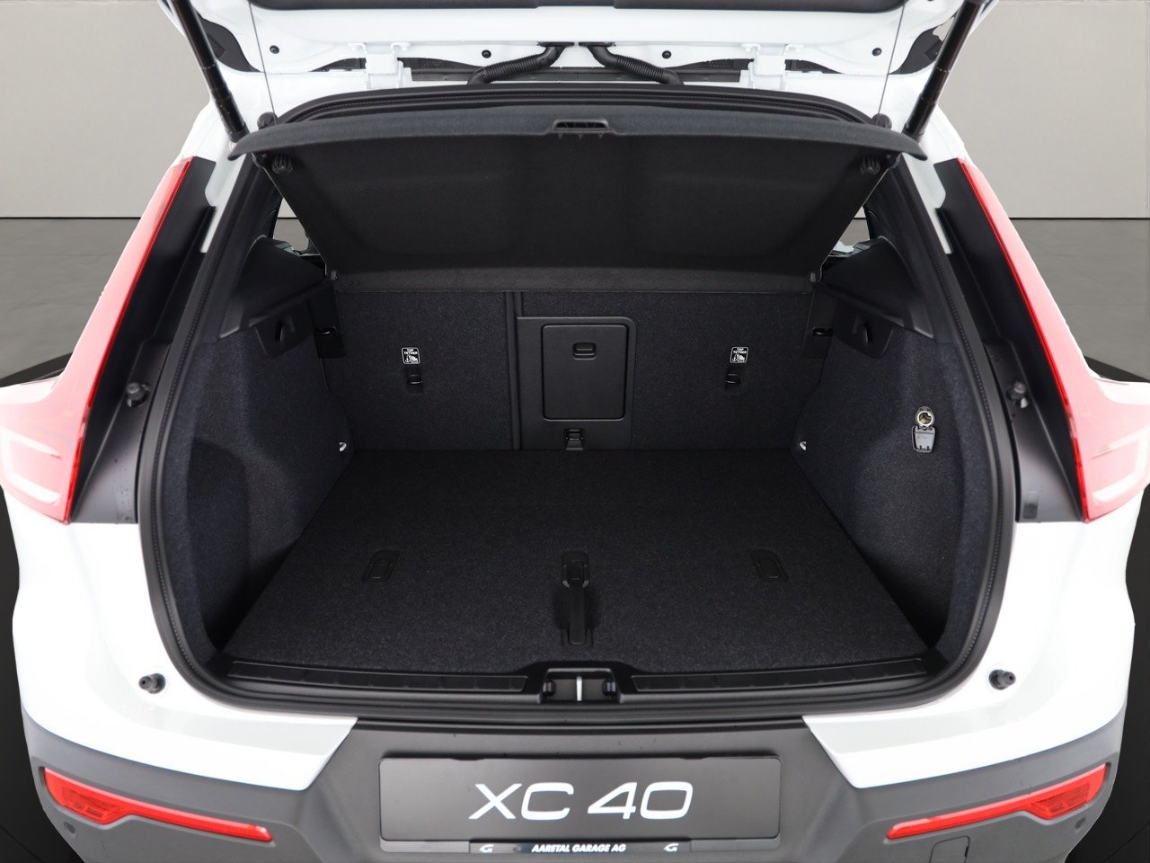 VOLVO XC40 2.0 B3 MH Plus Dark, Mild-Hybrid Benzin/Elektro, Neuwagen, Automatik - 5