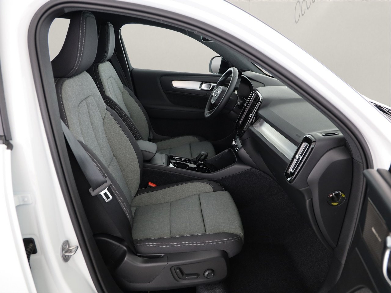 VOLVO XC40 2.0 B3 MH Plus Dark, Mild-Hybrid Benzin/Elektro, Neuwagen, Automatik - 6