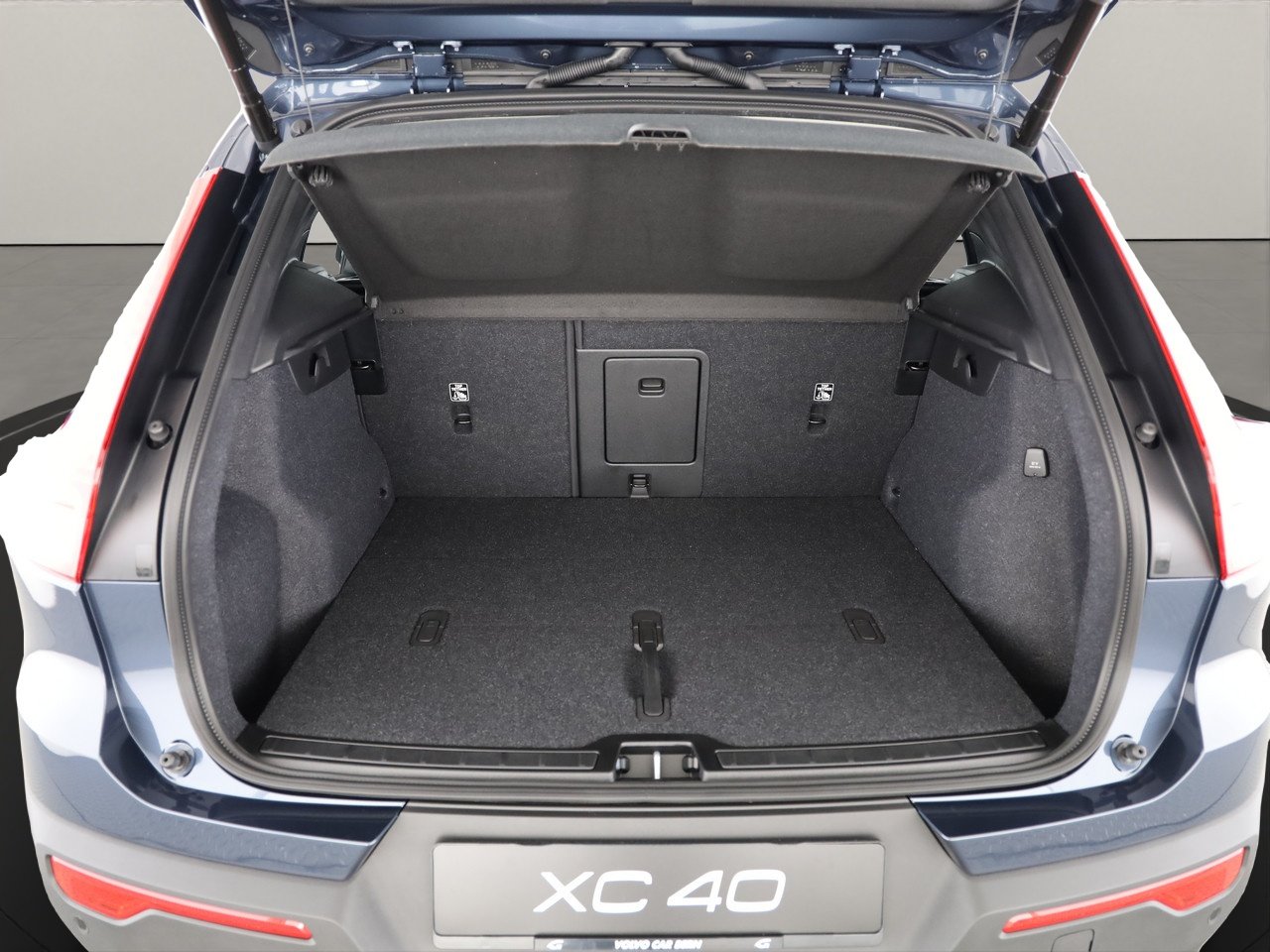 VOLVO XC40 2.0 B3 MH Plus Dark, Hybride Leggero Benzina/Elettrica, Auto nuove, Automatico - 5