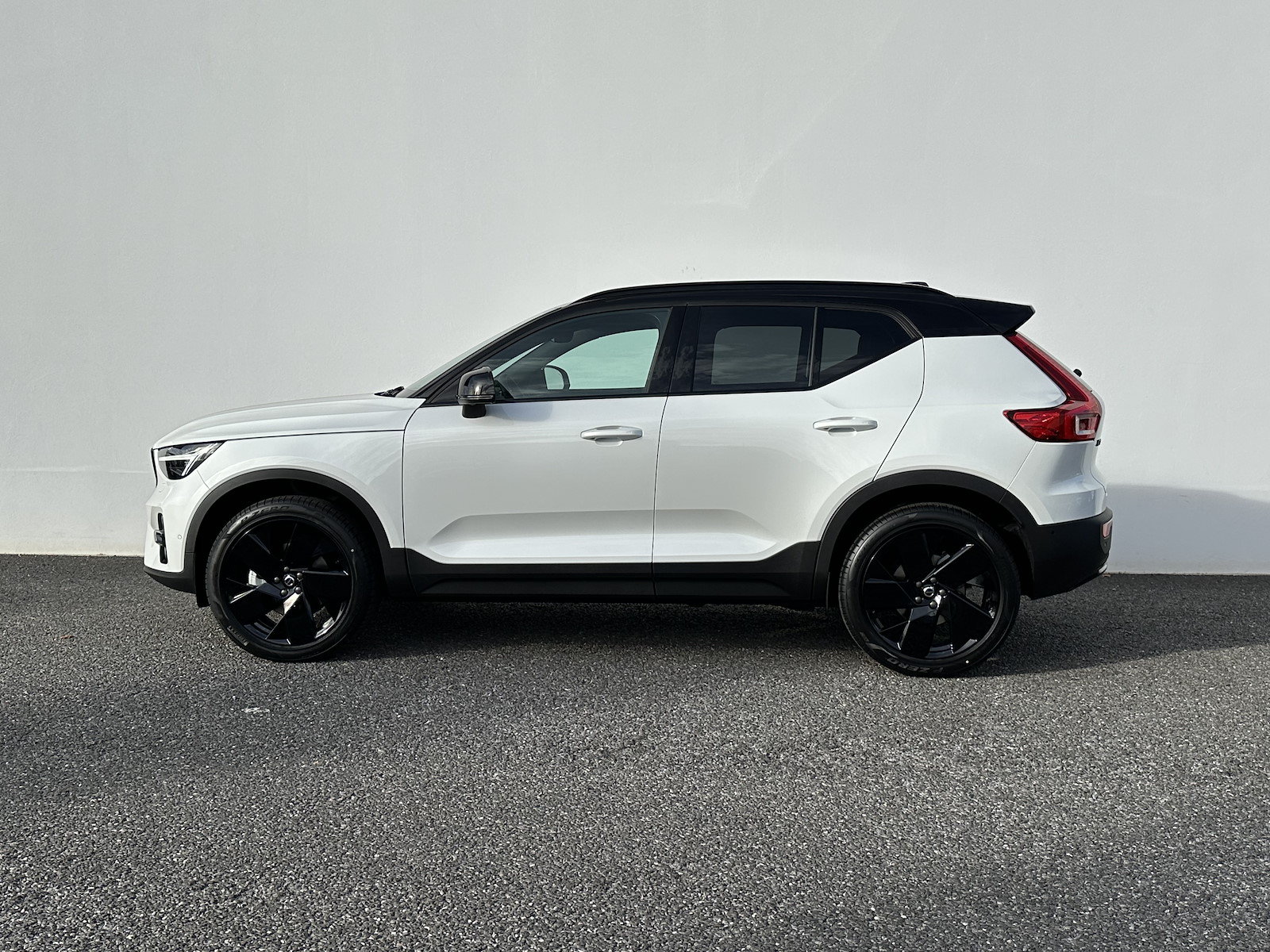 VOLVO XC40 2.0 B4 MH Black Edition, Mild-Hybrid Benzin/Elektro, Neuwagen, Automatik - 5