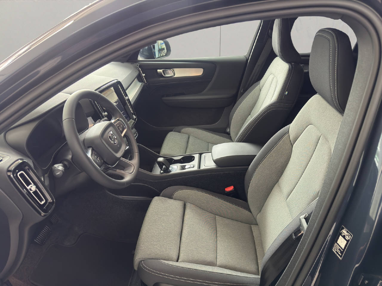 VOLVO XC40 2.0 B3 MH XCITE, Hybride Léger Essence/Électricité, Voiture nouvelle, Automatique - 6