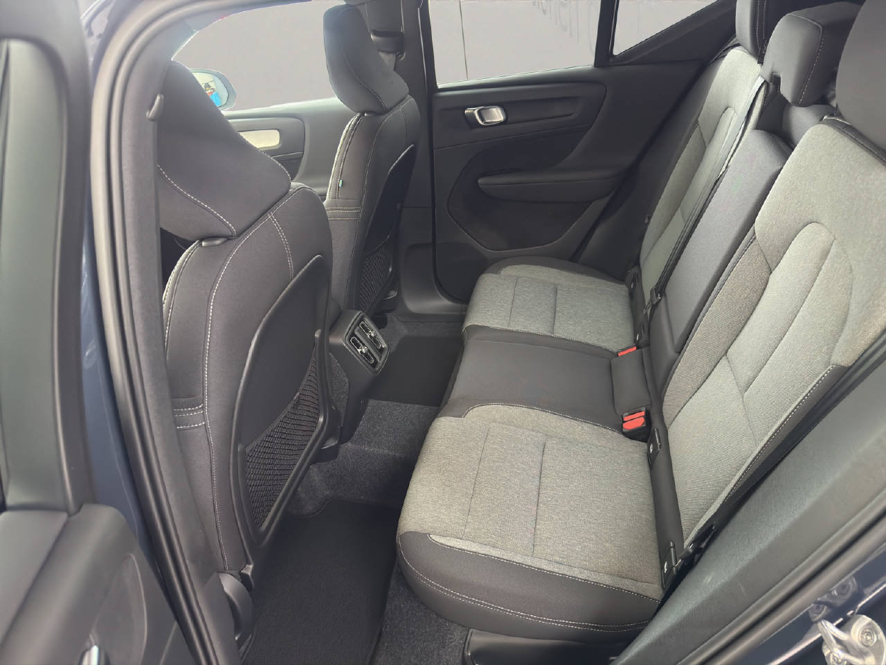 VOLVO XC40 2.0 B3 MH XCITE, Hybride Léger Essence/Électricité, Voiture nouvelle, Automatique - 7
