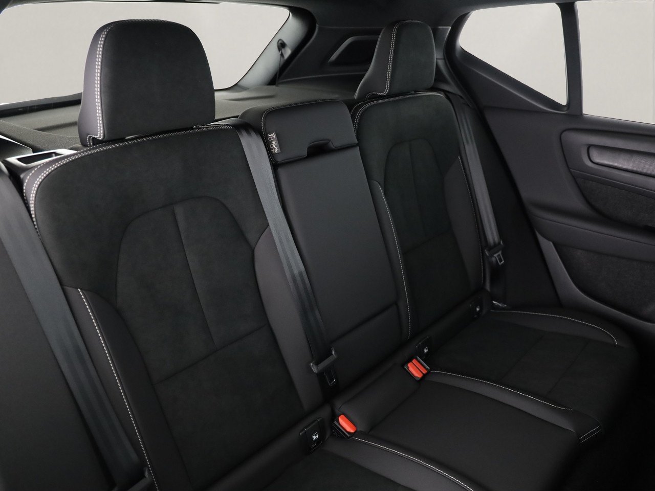 VOLVO XC40 2.0 B4 MH Black Edition, Mild-Hybrid Petrol/Electric, New car, Automatic - 6
