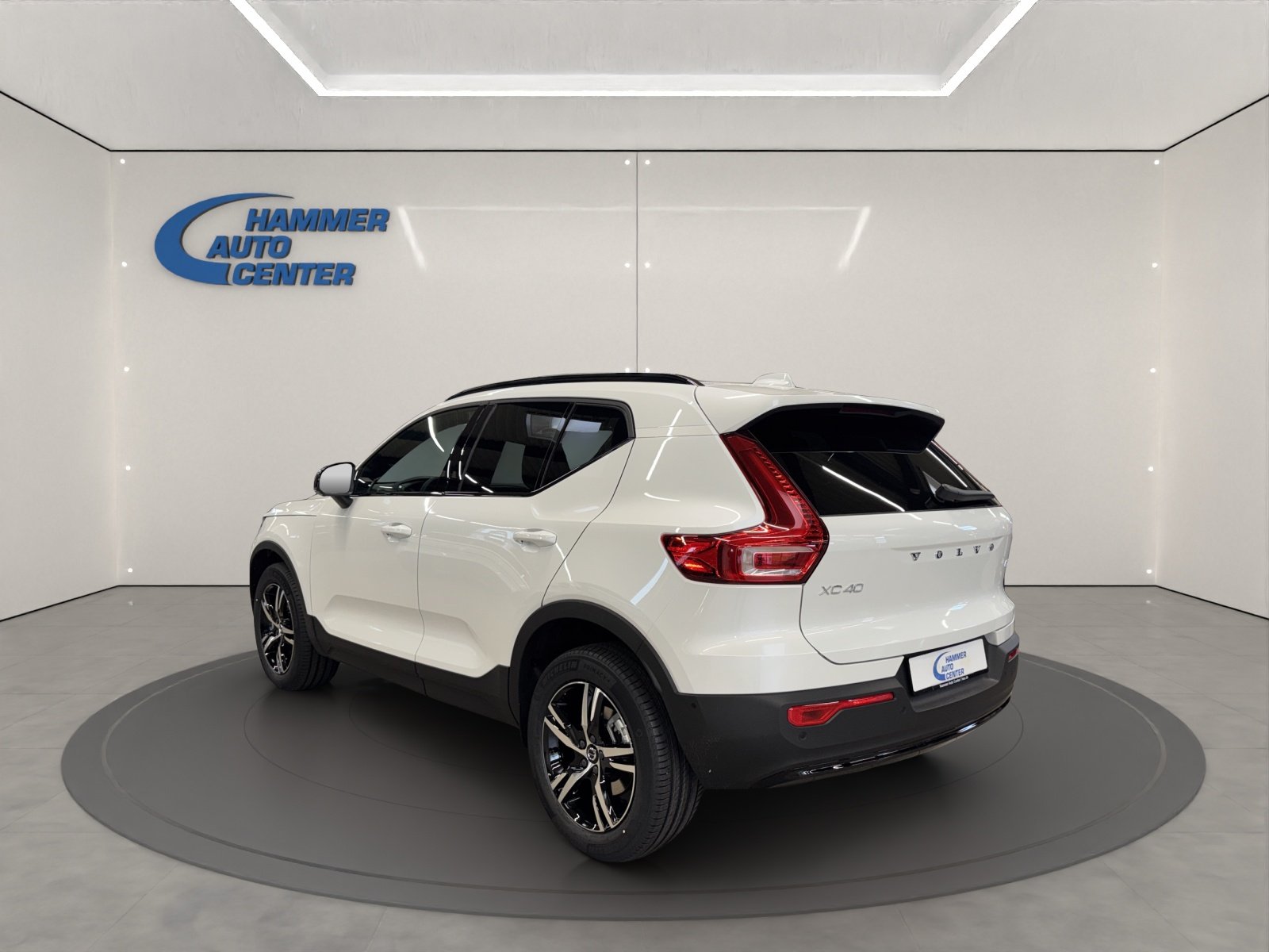 VOLVO XC40 2.0 B3 MH Plus Dark, Hybride Leggero Benzina/Elettrica, Auto nuove, Automatico - 3