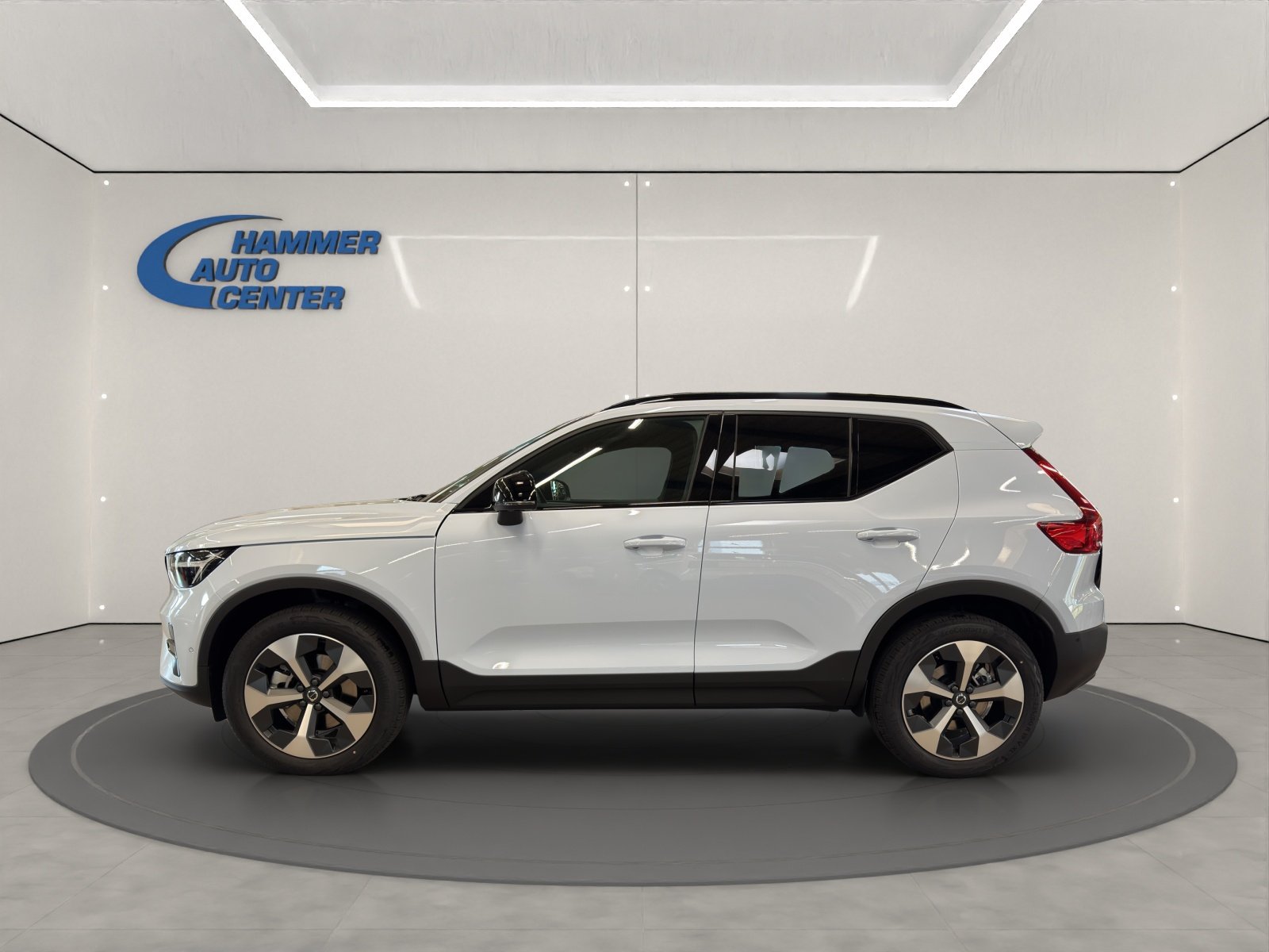 VOLVO XC40 2.0 B3 MH Plus Dark, Mild-Hybrid Benzin/Elektro, Neuwagen, Automatik - 2