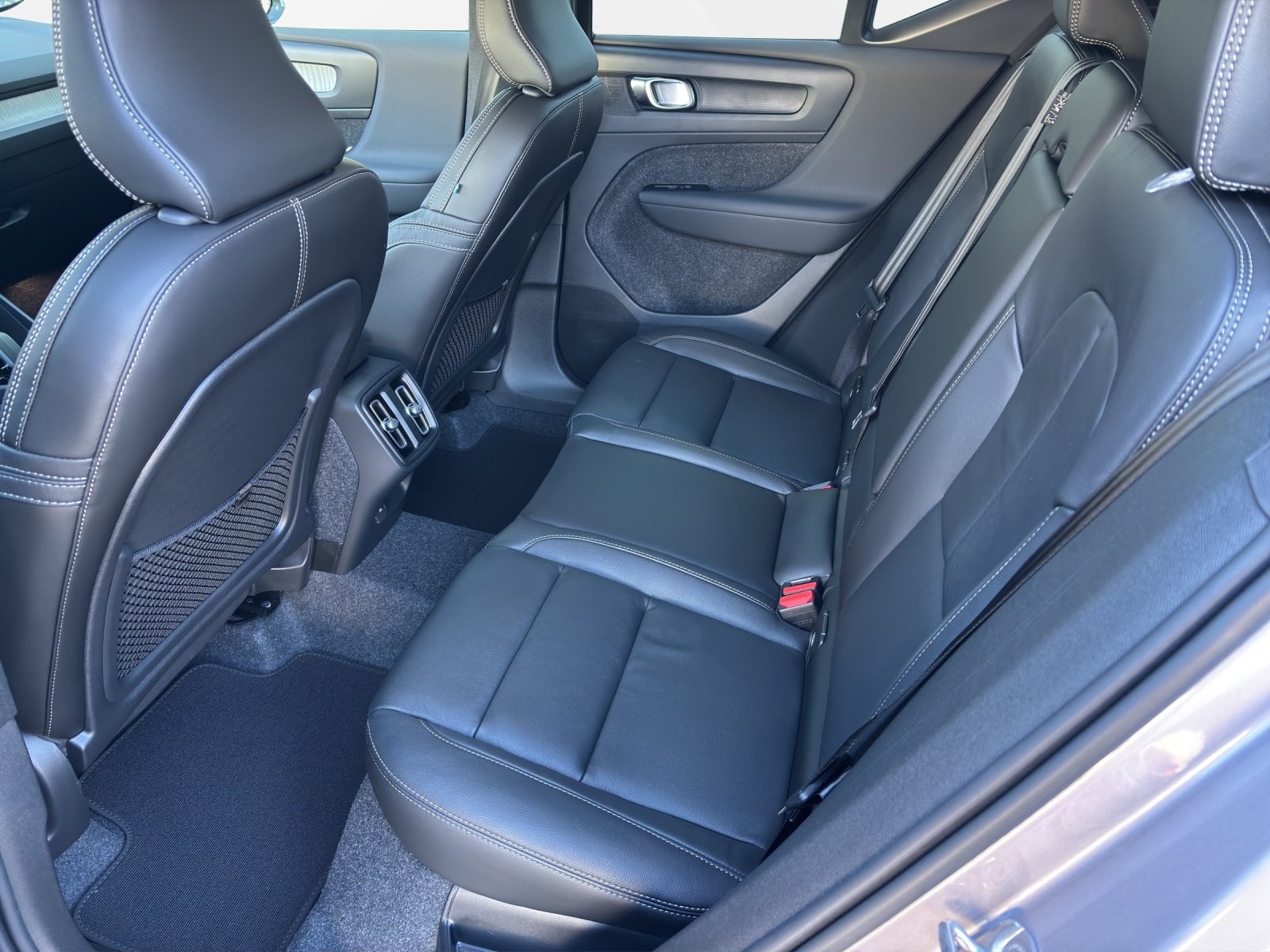 VOLVO XC40 2.0 B3 MH Core XCITE, Hybride Léger Essence/Électricité, Voiture nouvelle, Automatique - 5