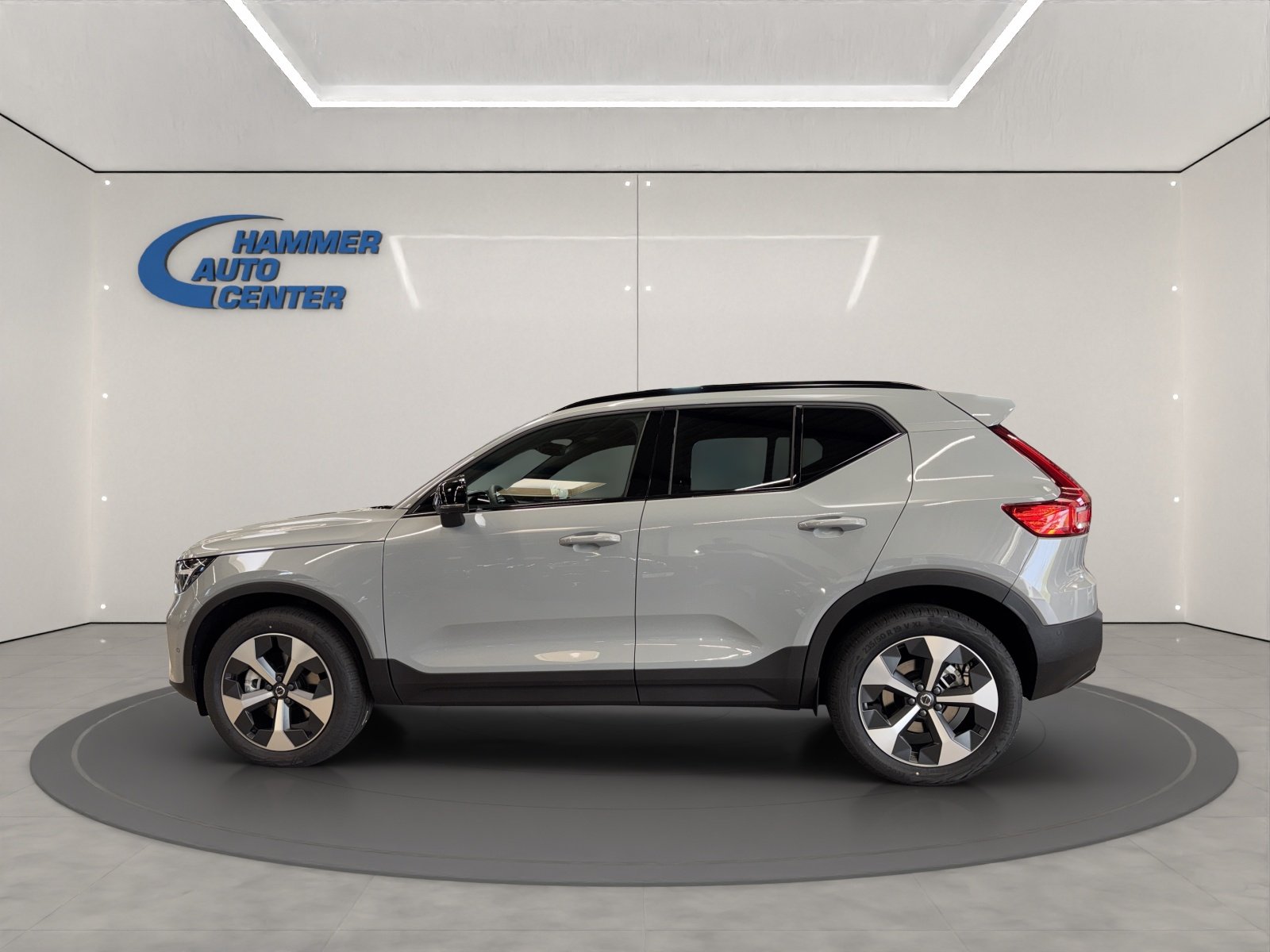 VOLVO XC40 2.0 B3 MH Plus Dark, Mild-Hybrid Petrol/Electric, New car, Automatic - 2