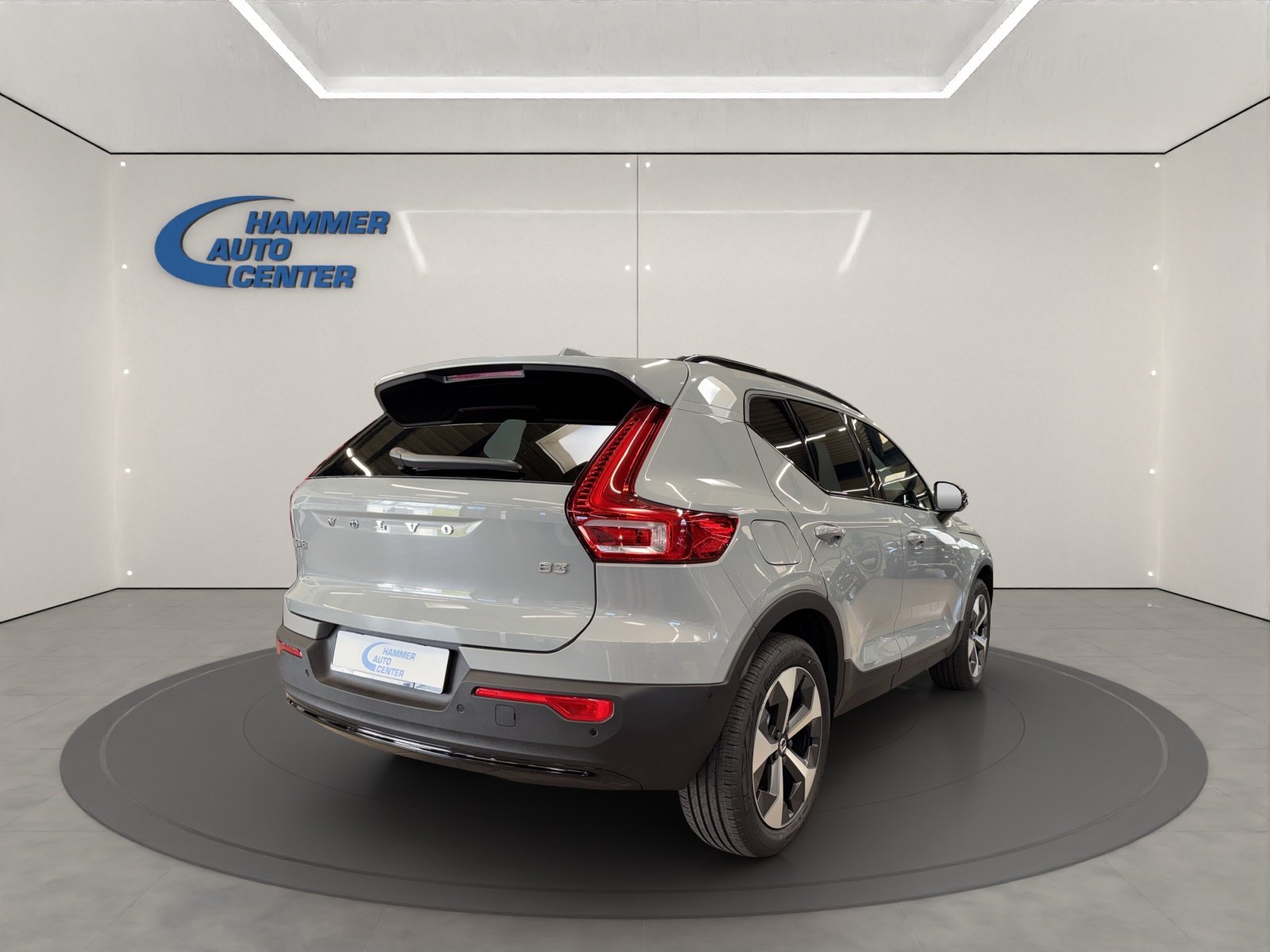 VOLVO XC40 2.0 B3 MH Plus Dark, Mild-Hybrid Petrol/Electric, New car, Automatic - 4