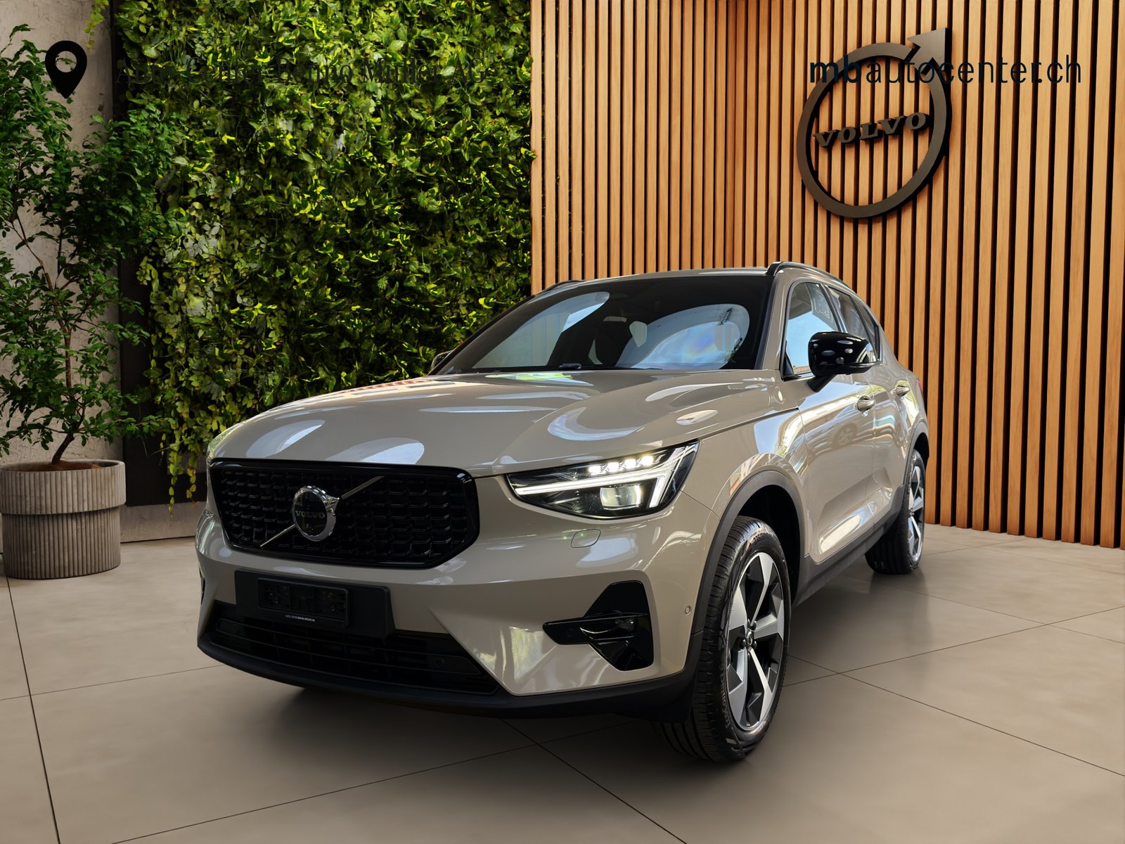 VOLVO XC40 2.0 B3 MH Plus Dark