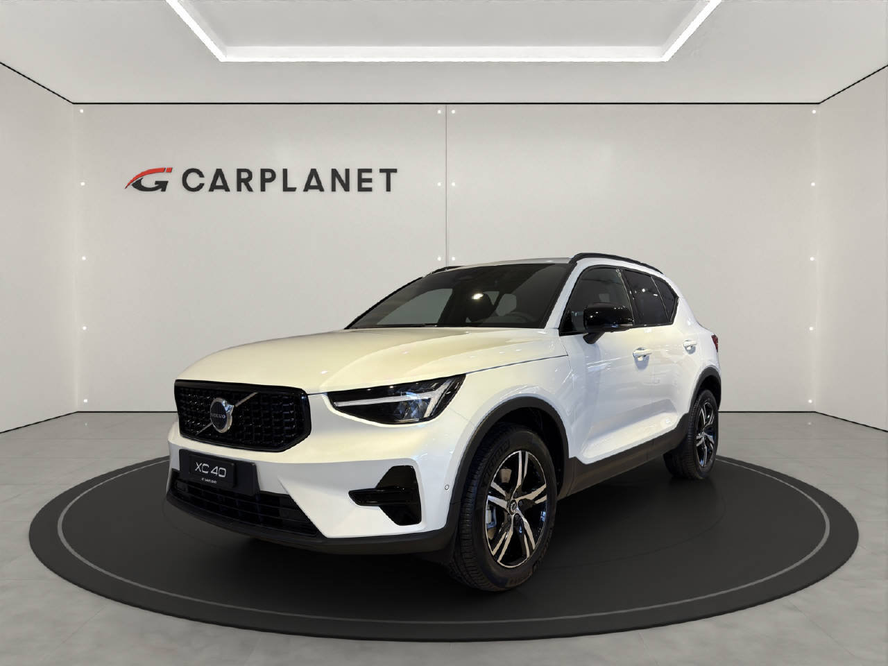 VOLVO XC40 2.0 B3 MH Plus Dark