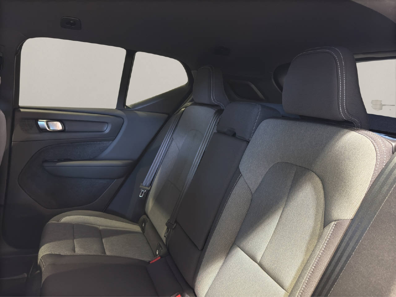 VOLVO XC40 2.0 B3 MH Plus Dark, Mild-Hybrid Benzin/Elektro, Neuwagen, Automatik - 6