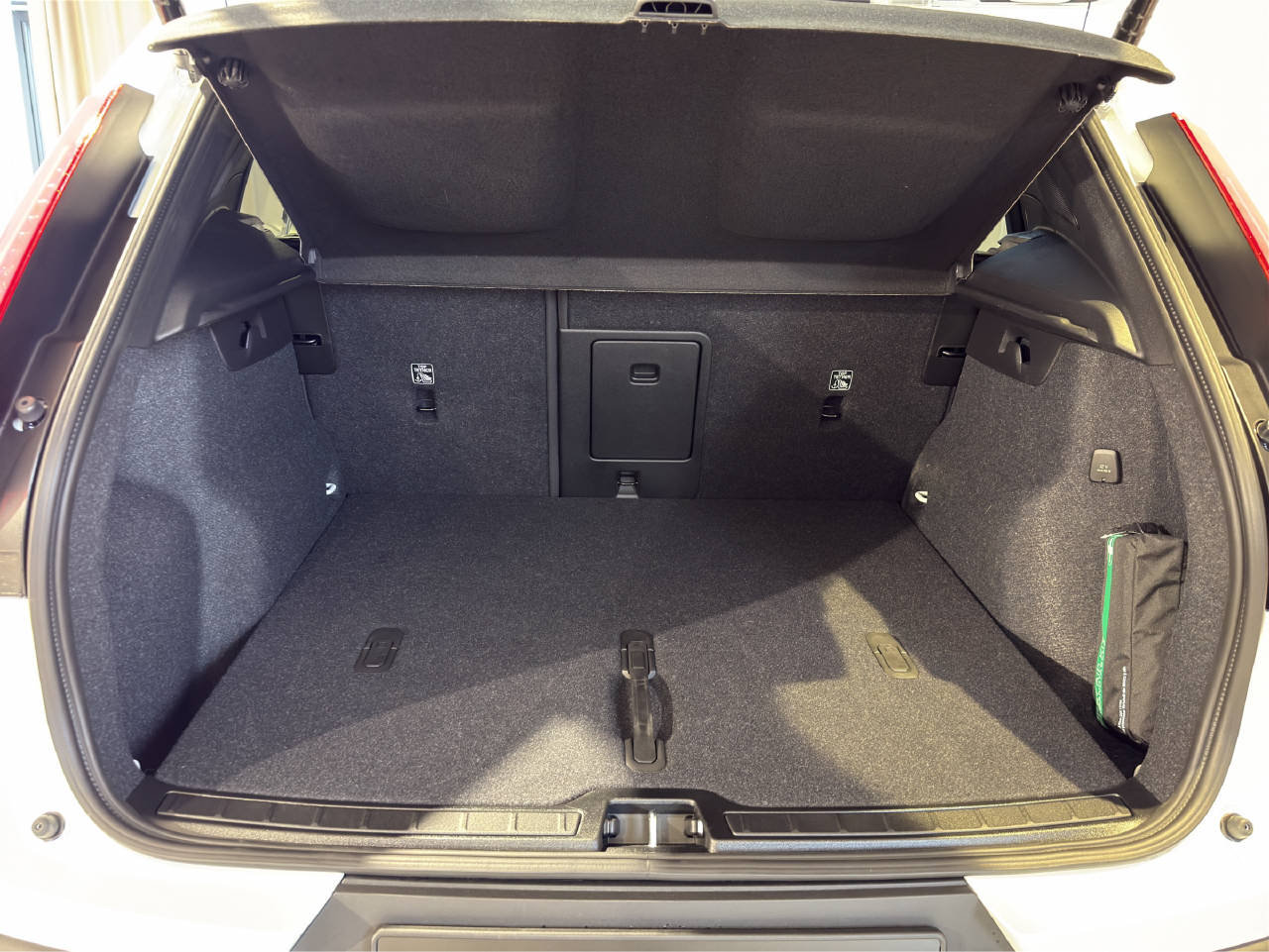 VOLVO XC40 2.0 B3 MH Plus Dark, Mild-Hybrid Benzin/Elektro, Neuwagen, Automatik - 7