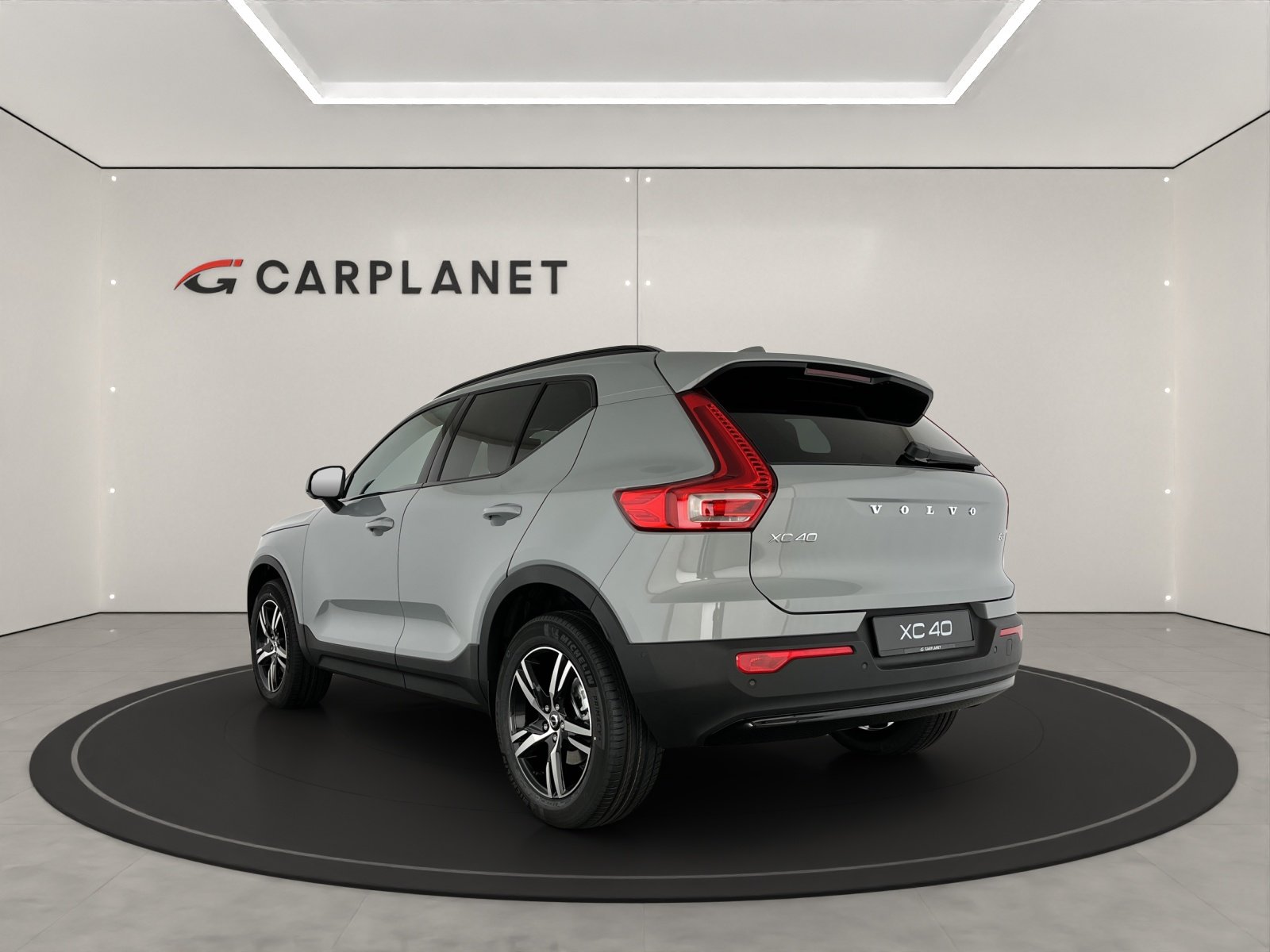 VOLVO XC40 2.0 B3 MH Plus Dark, Mild-Hybrid Petrol/Electric, New car, Automatic - 2