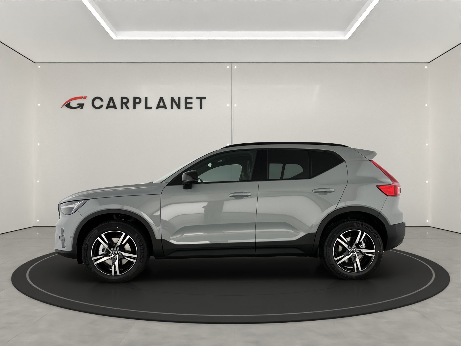 VOLVO XC40 2.0 B3 MH Plus Dark, Mild-Hybrid Petrol/Electric, New car, Automatic - 3
