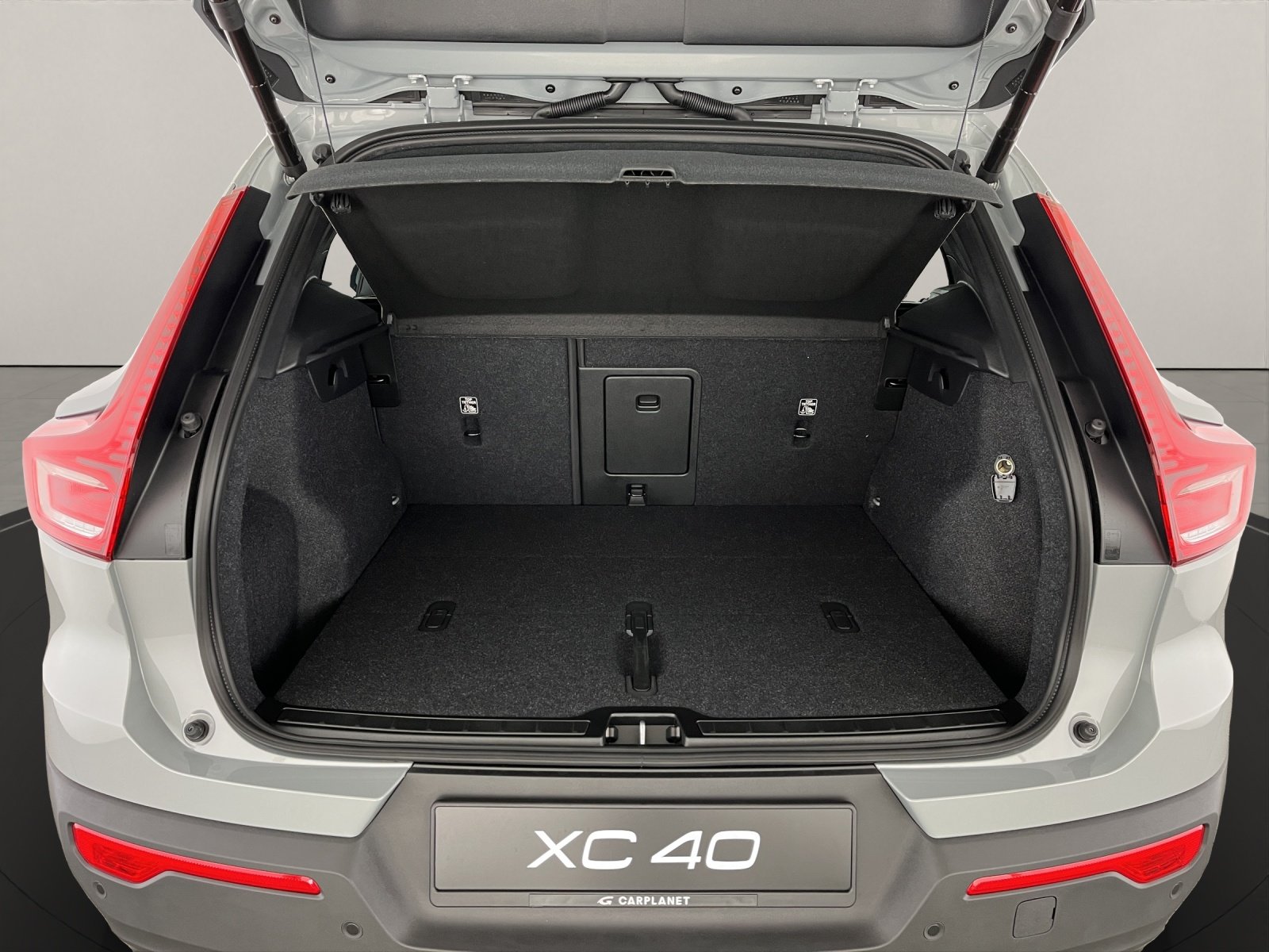 VOLVO XC40 2.0 B3 MH Plus Dark, Mild-Hybrid Petrol/Electric, New car, Automatic - 6
