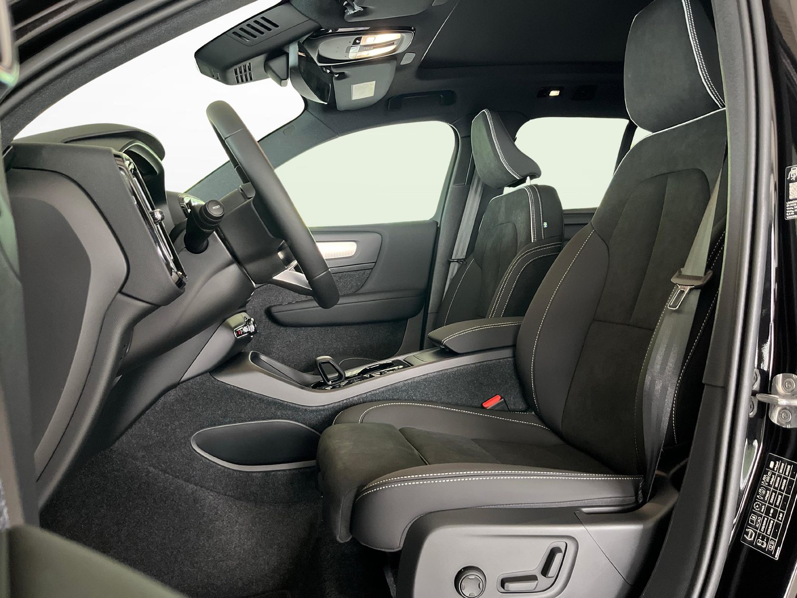 VOLVO XC40 2.0 B3 MH Plus Dark, Mild-Hybrid Benzin/Elektro, Neuwagen, Automatik - 6