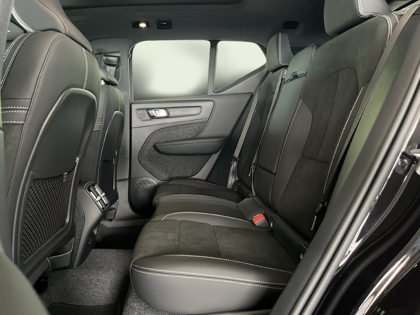 VOLVO XC40 2.0 B3 MH Plus Dark, Mild-Hybrid Benzin/Elektro, Neuwagen, Automatik - 7