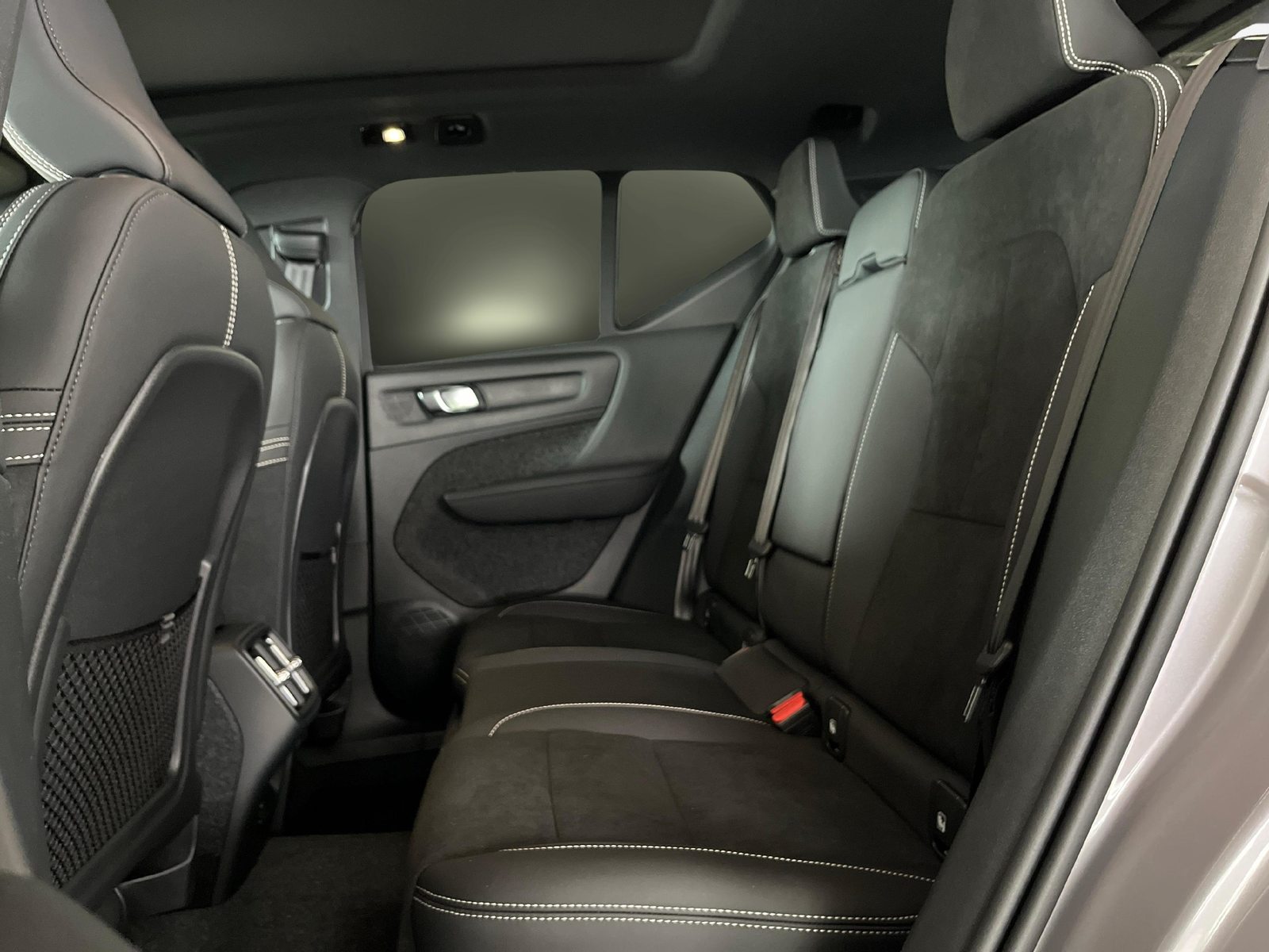 VOLVO XC40 2.0 B3 MH Plus Dark, Mild-Hybrid Benzin/Elektro, Neuwagen, Automatik - 7
