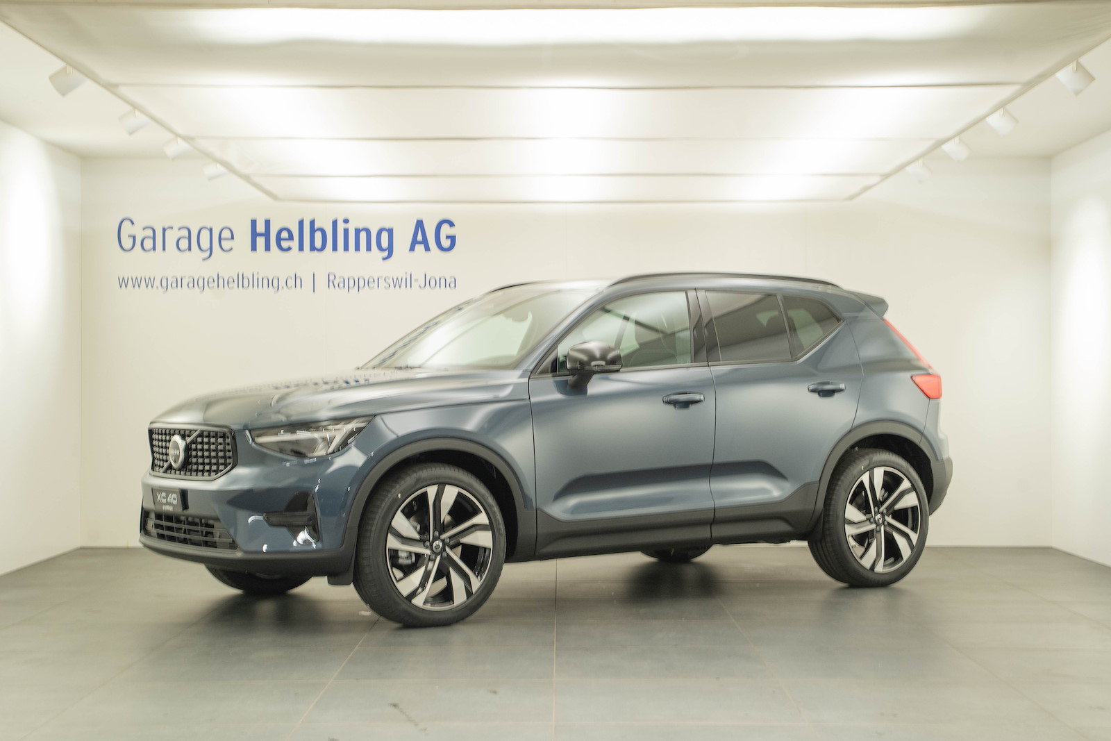 VOLVO XC40 2.0 B3 MH Plus Dark
