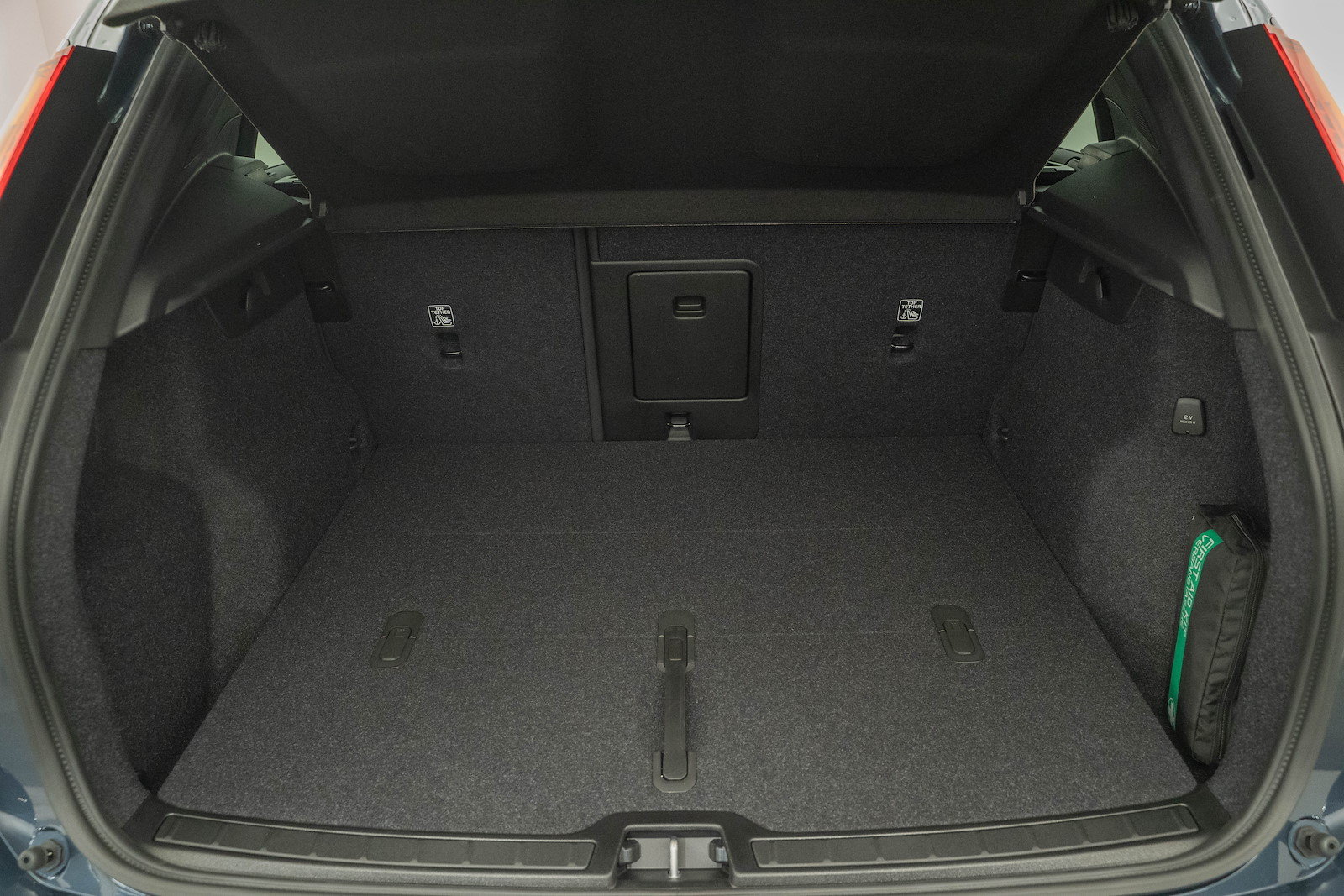VOLVO XC40 2.0 B3 MH Plus Dark, Hybride Léger Essence/Électricité, Voiture nouvelle, Automatique - 5