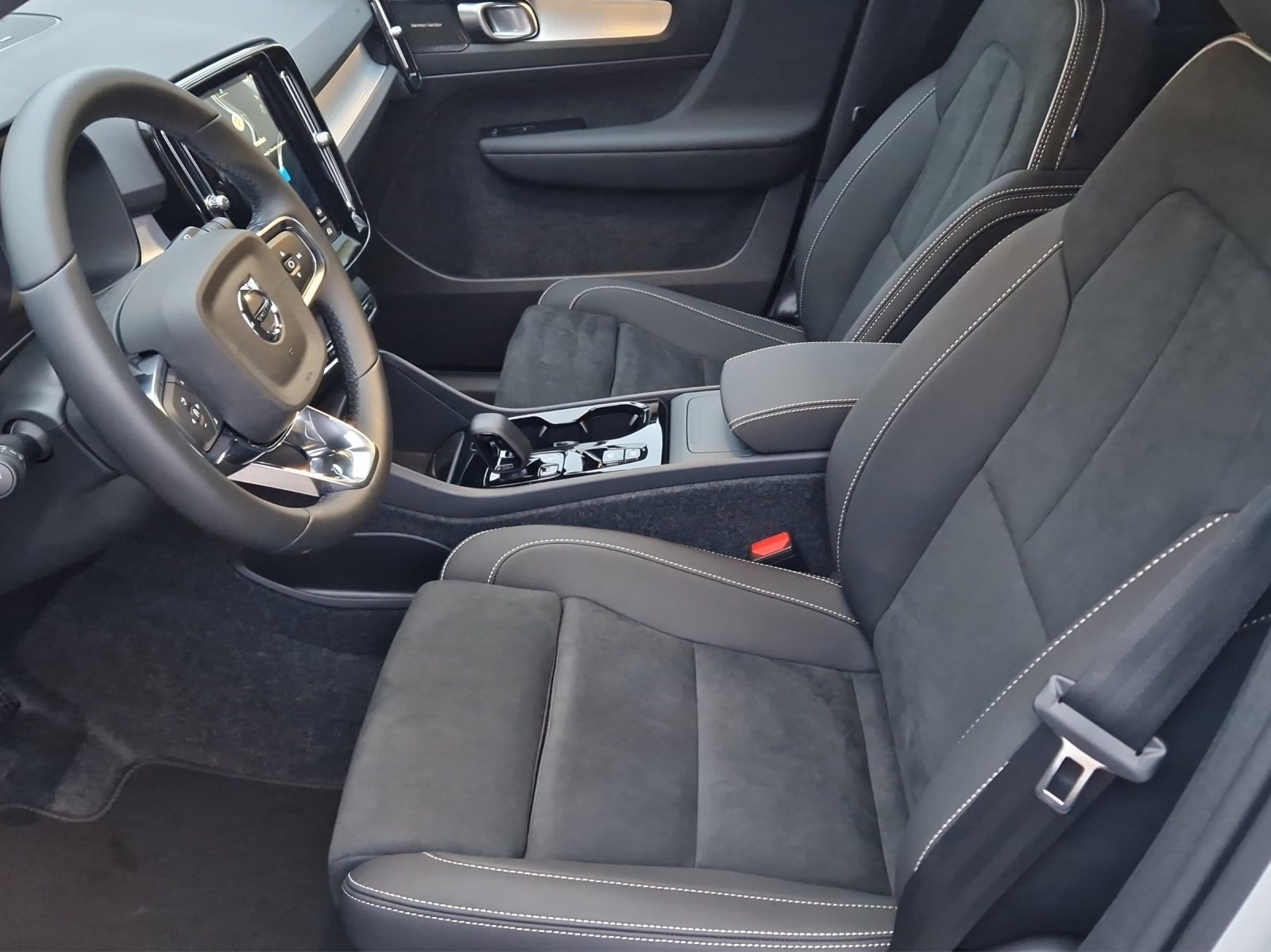 VOLVO XC40 2.0 B4 MH Black Edition, Hybride Leggero Benzina/Elettrica, Auto nuove, Automatico - 3