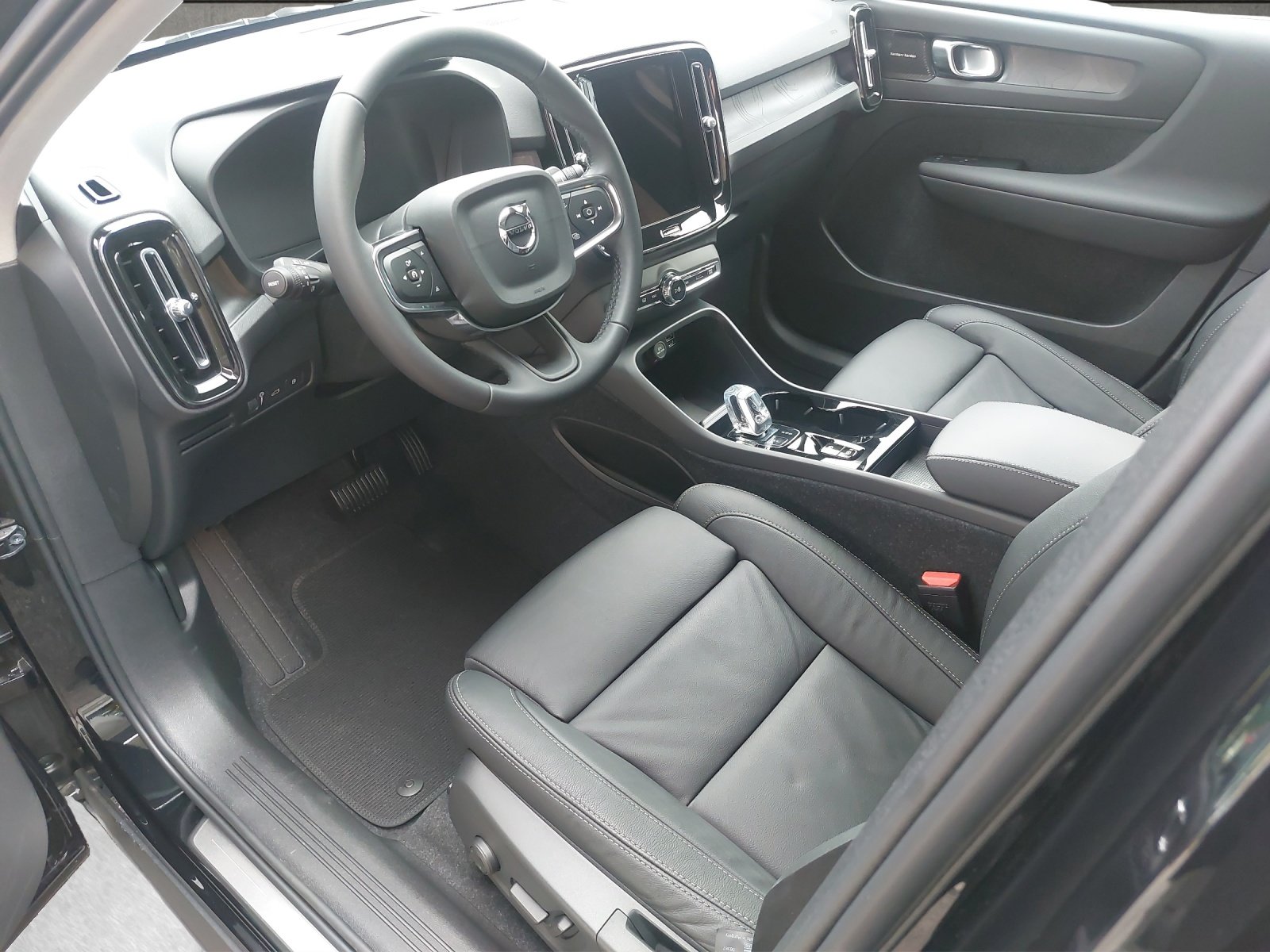 VOLVO XC40 1.5 T4 PiH Plus Dark, Plug-in-Hybrid Benzina/Elettrica, Auto nuove, Automatico - 7